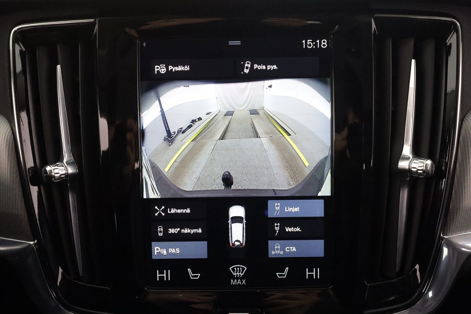 Volvo V90 Cross Country 2017 D4 AWD Pro aut * ACC / HUD / 360° / Muistipenkki / Full LED / Webasto / Koukku / Keyless / Navi / Nahat * - Kahdet renkaat aluvanteilla 