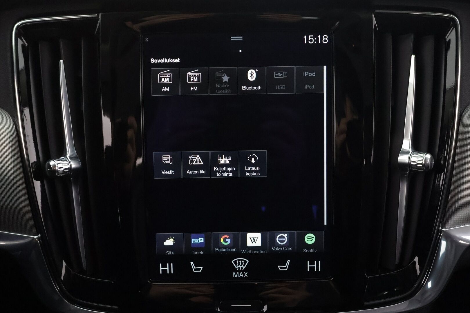 Volvo V90 Cross Country 2017 D4 AWD Pro aut * ACC / HUD / 360° / Muistipenkki / Full LED / Webasto / Koukku / Keyless / Navi / Nahat * - Kahdet renkaat aluvanteilla 