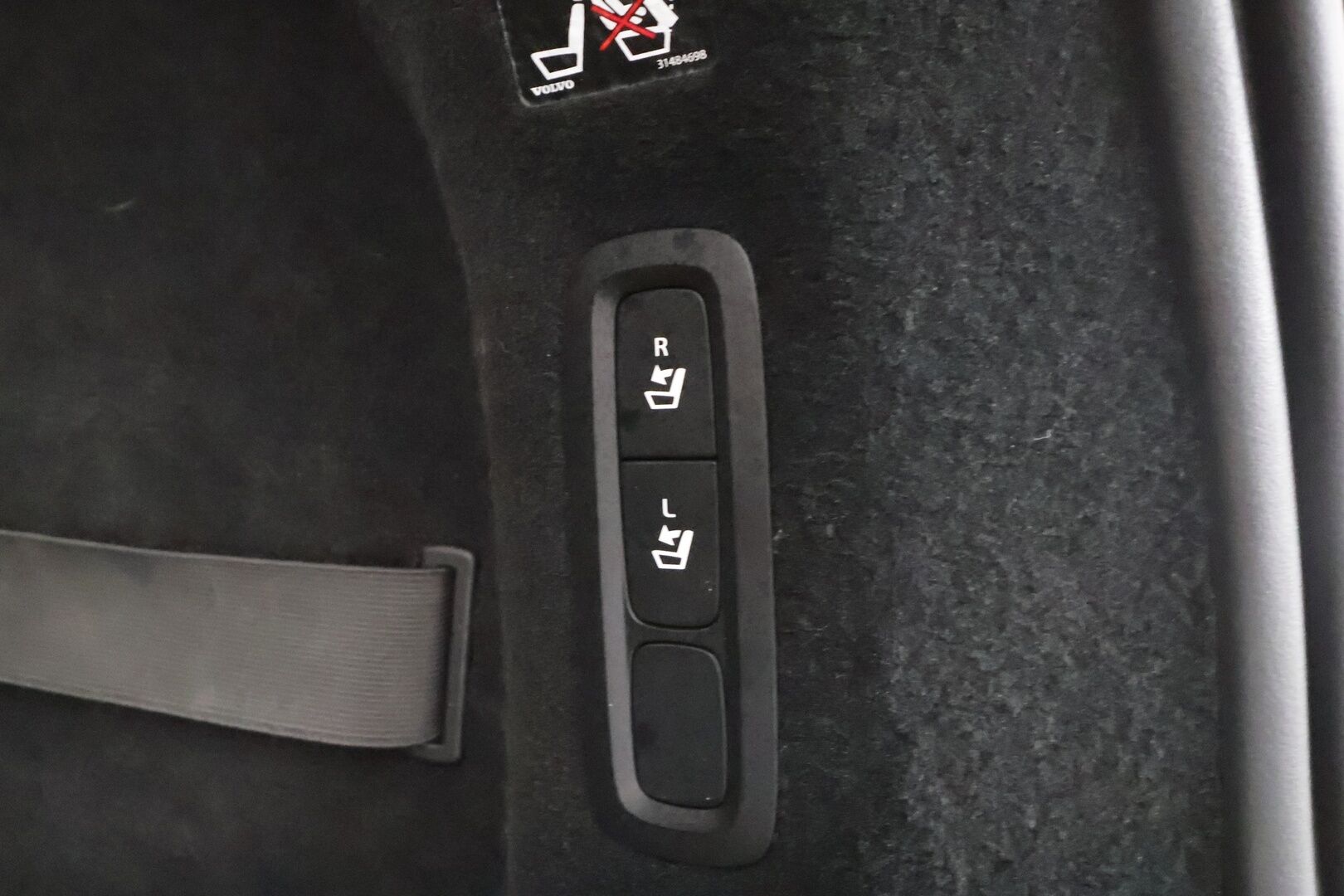 Volvo V90 Cross Country 2017 D4 AWD Pro aut * ACC / HUD / 360° / Muistipenkki / Full LED / Webasto / Koukku / Keyless / Navi / Nahat * - Kahdet renkaat aluvanteilla 