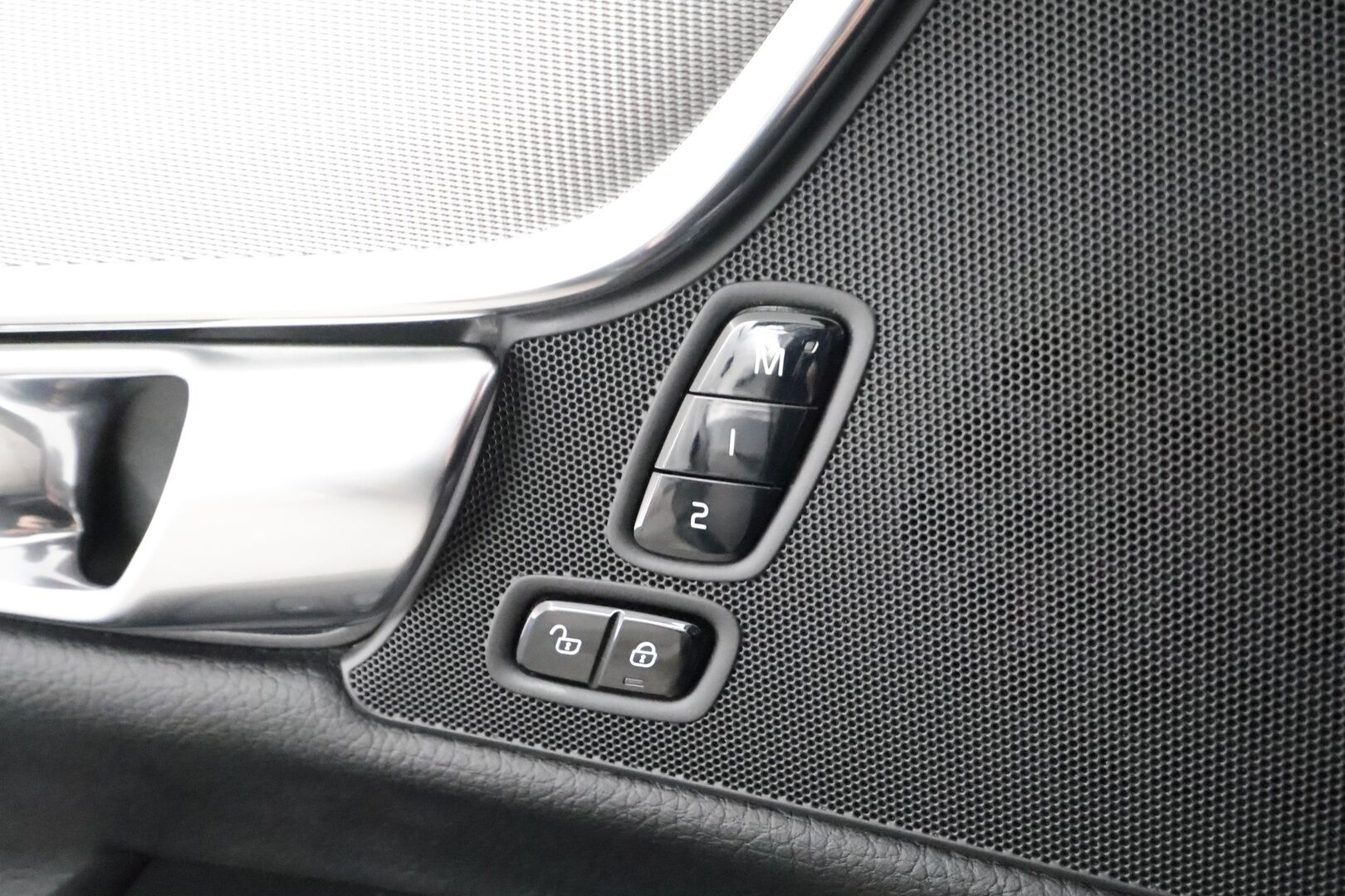 Volvo V90 Cross Country 2018 D4 AWD Pro aut * ACC / HUD / 360° / Muistipenkki / Full LED / Webasto / Koukku / Keyless / Navi / Nahat * - Kahdet renkaat aluvanteilla - HULLUT AVAJAISHULINAT KORKOTARJOUS 3,29 %