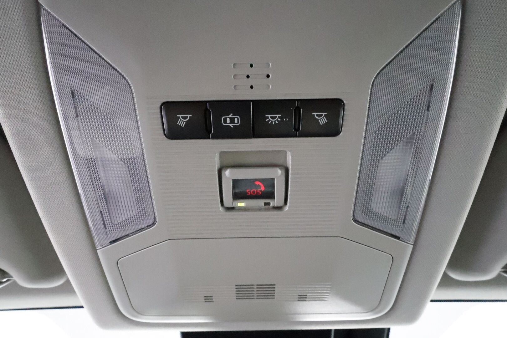 Toyota RAV4 2019 2.5 Hybrid Premium FWD **360° Kamera / Adapt.Vakkari / LED-valot / Ilmastoitu Muistipenkki / Sisätilanlämmitin / Navi** - 3,99 % KORKOTARJOUS TÄHÄN AUTOON - 31.5. ASTI! - Kaistavahti / KeylessGO / 2x Renkaat
