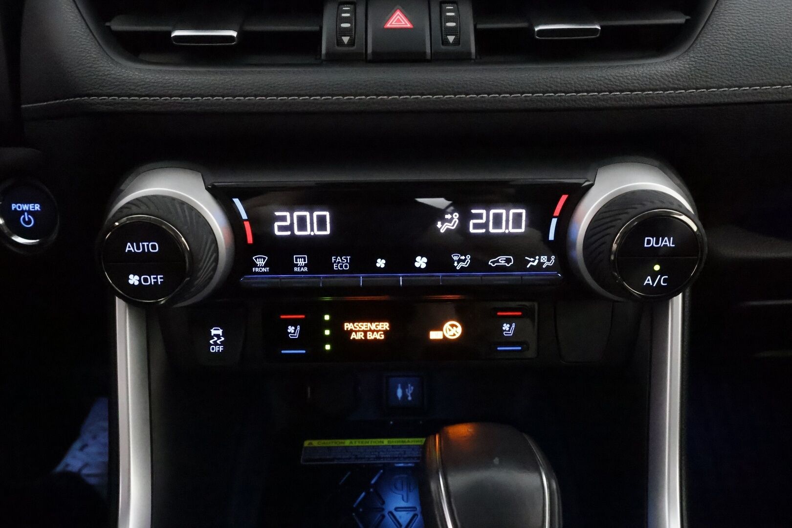 Toyota RAV4 2019 2.5 Hybrid Premium FWD **360° Kamera / Adapt.Vakkari / LED-valot / Ilmastoitu Muistipenkki / Sisätilanlämmitin / Navi** - 3,99 % KORKOTARJOUS TÄHÄN AUTOON - 31.5. ASTI! - Kaistavahti / KeylessGO / 2x Renkaat