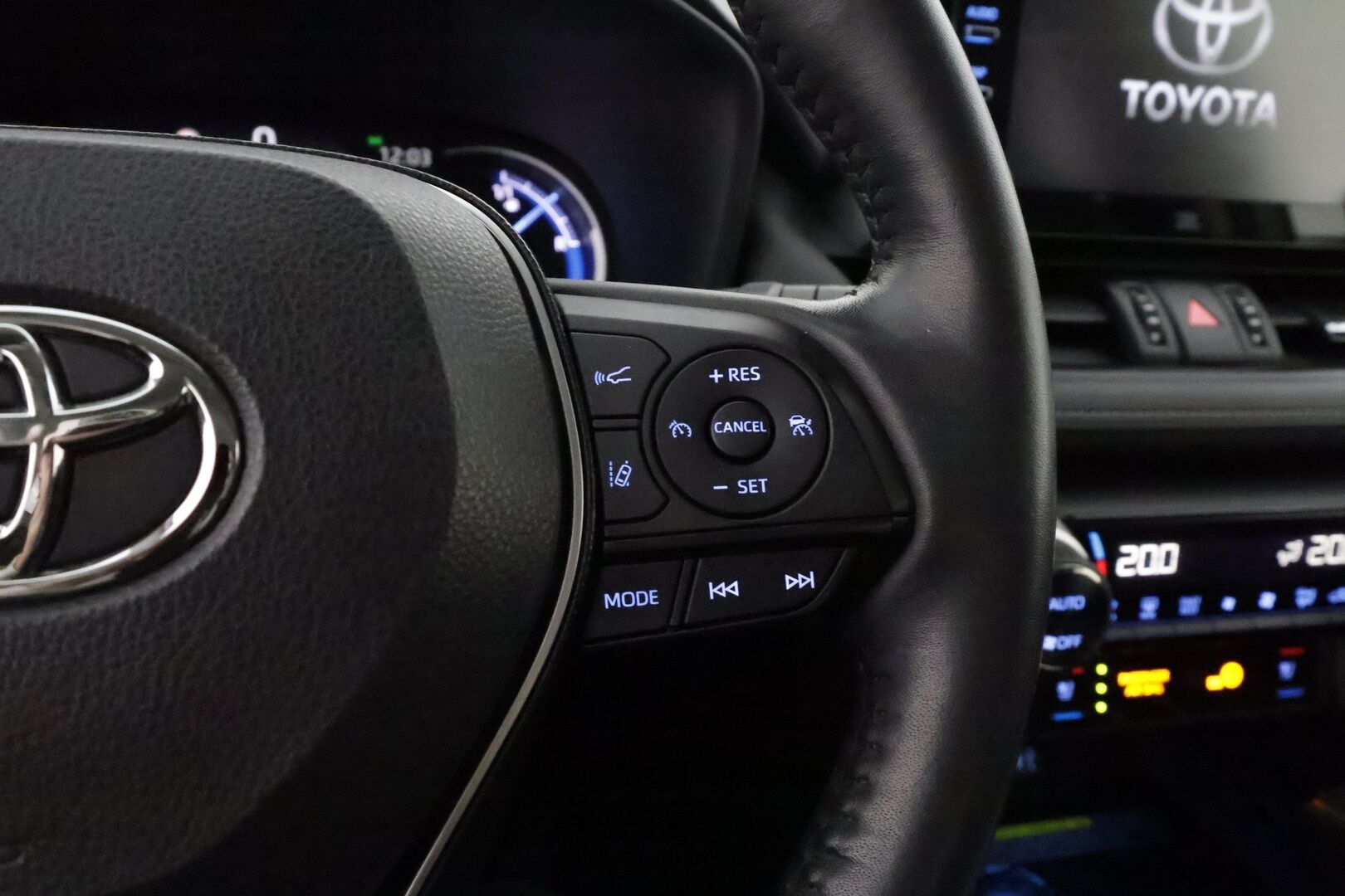Toyota RAV4 2019 2.5 Hybrid Premium FWD **360° Kamera / Adapt.Vakkari / LED-valot / Ilmastoitu Muistipenkki / Sisätilanlämmitin / Navi** - 3,99 % KORKOTARJOUS TÄHÄN AUTOON - 31.5. ASTI! - Kaistavahti / KeylessGO / 2x Renkaat