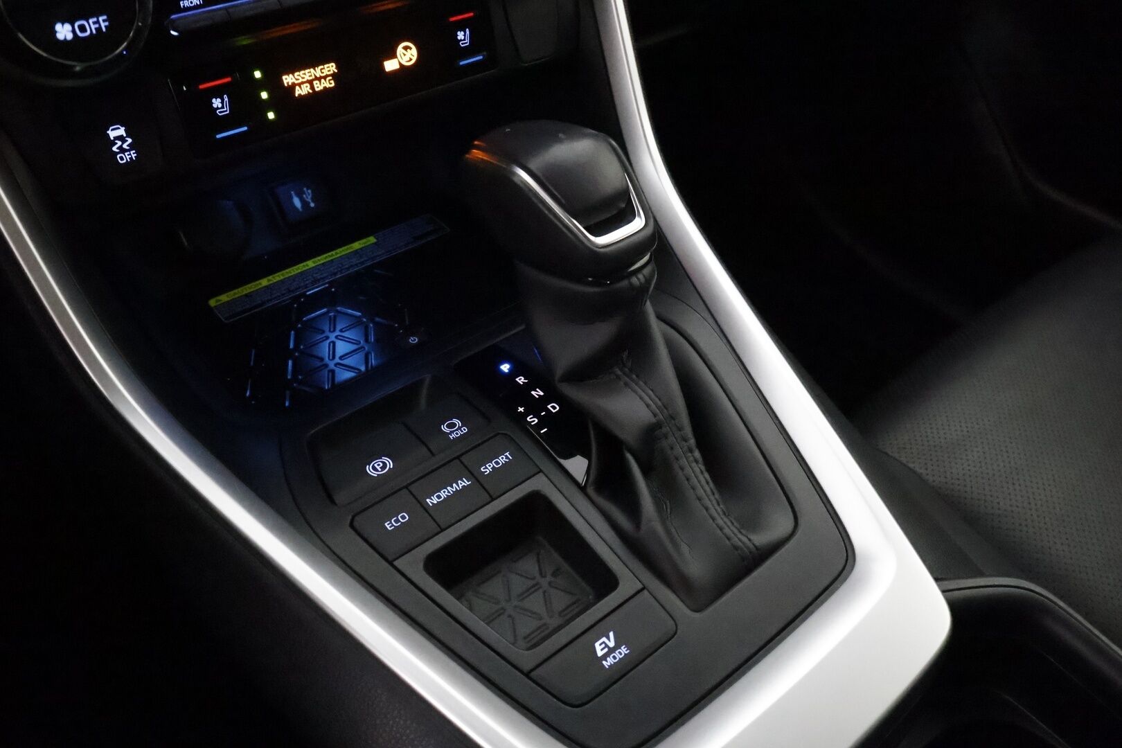 Toyota RAV4 2019 2.5 Hybrid Premium FWD **360° Kamera / Adapt.Vakkari / LED-valot / Ilmastoitu Muistipenkki / Sisätilanlämmitin / Navi** - 3,99 % KORKOTARJOUS TÄHÄN AUTOON - 31.5. ASTI! - Kaistavahti / KeylessGO / 2x Renkaat
