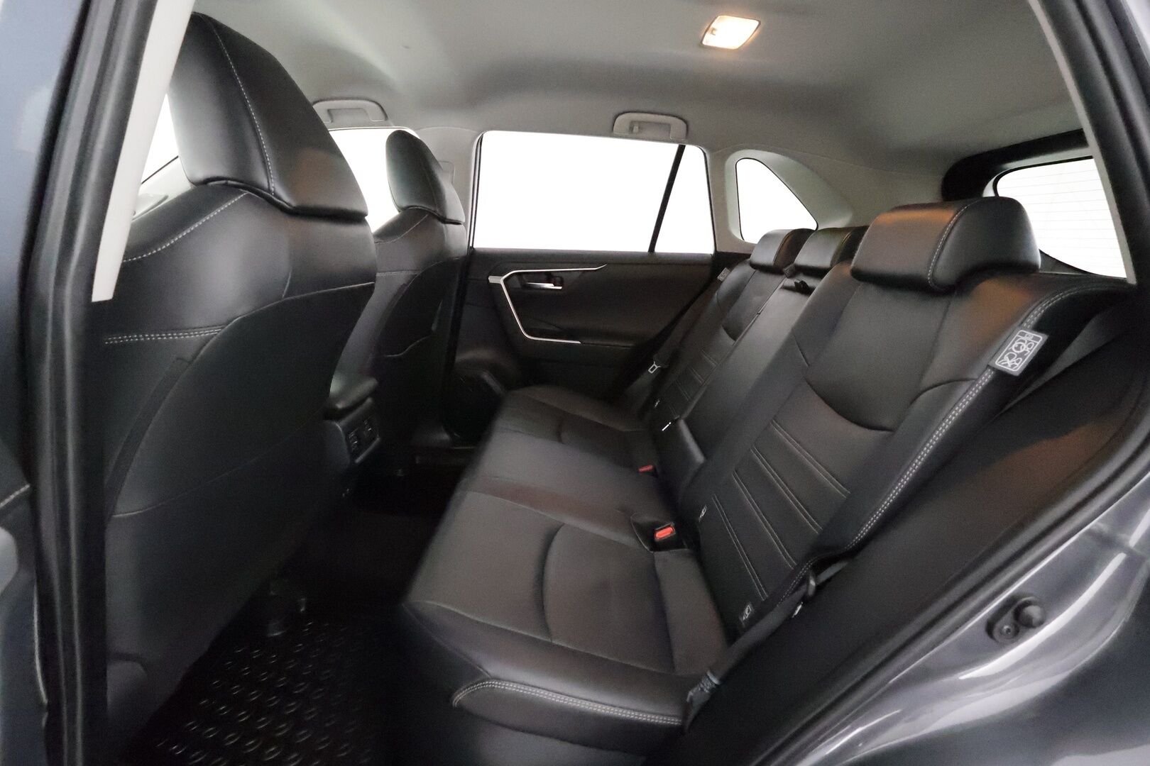 Toyota RAV4 2019 2.5 Hybrid Premium FWD **360° Kamera / Adapt.Vakkari / LED-valot / Ilmastoitu Muistipenkki / Sisätilanlämmitin / Navi** - 3,99 % KORKOTARJOUS TÄHÄN AUTOON - 31.5. ASTI! - Kaistavahti / KeylessGO / 2x Renkaat