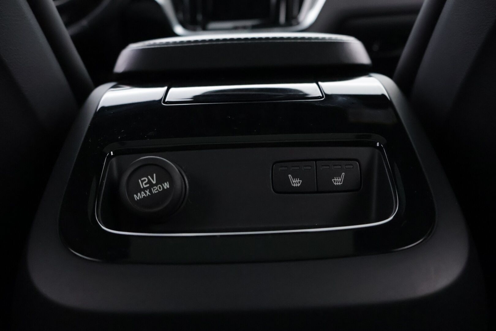 Volvo V60 2019 T8 AWD R-Design aut - Webasto | ACC | HUD | Harman&Kardon | Panoraama | Vetokoukku | P:Kamera | Ratinlämmitin | Sähköluukku | Keyless | Huippuvarusteet!