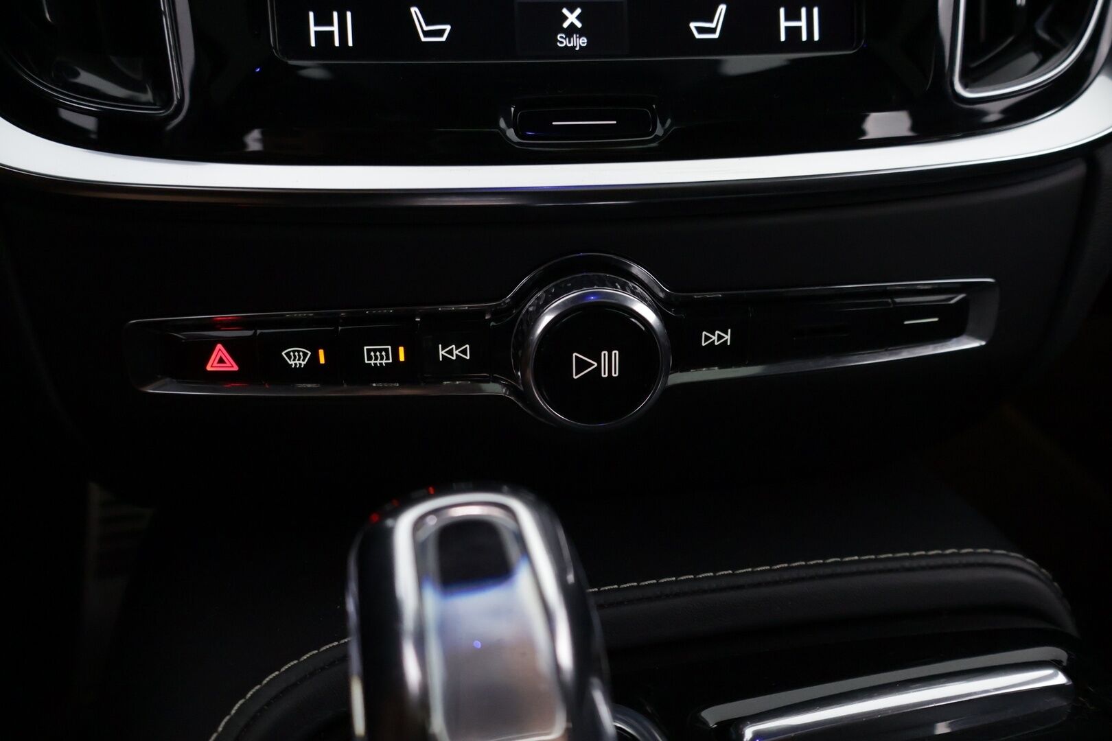 Volvo V60 2019 T8 AWD R-Design aut - Webasto | ACC | HUD | Harman&Kardon | Panoraama | Vetokoukku | P:Kamera | Ratinlämmitin | Sähköluukku | Keyless | Huippuvarusteet!