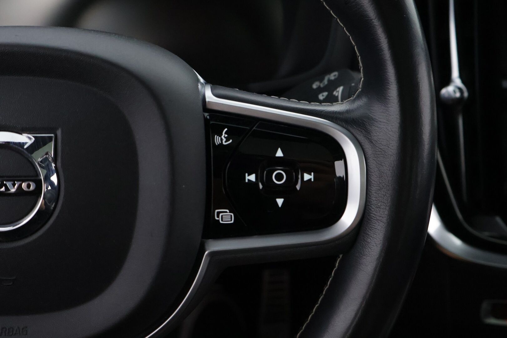 Volvo V60 2019 T8 AWD R-Design aut - Webasto | ACC | HUD | Harman&Kardon | Panoraama | Vetokoukku | P:Kamera | Ratinlämmitin | Sähköluukku | Keyless | Huippuvarusteet!