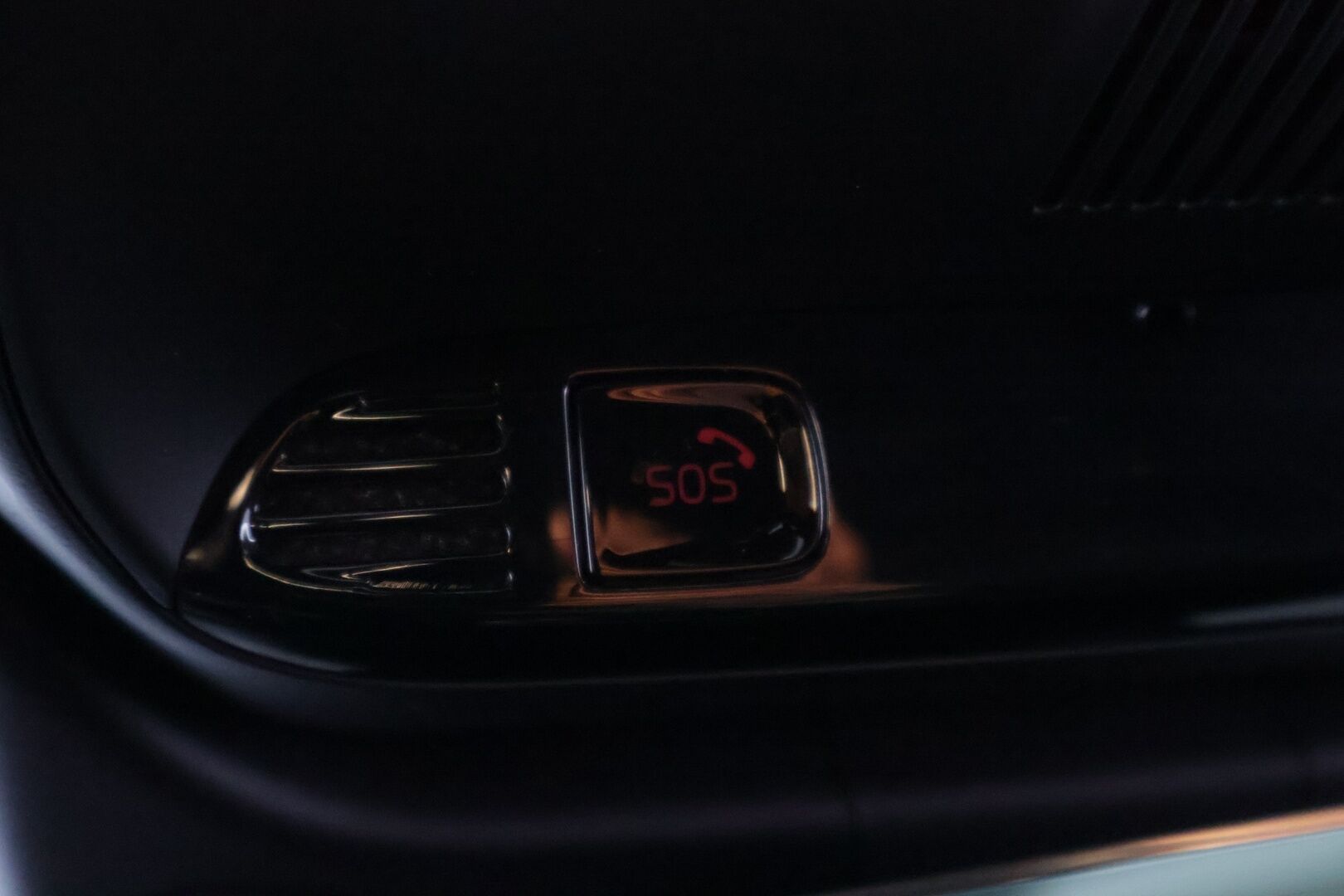 Volvo V60 2019 T8 AWD R-Design aut - Webasto | ACC | HUD | Harman&Kardon | Panoraama | Vetokoukku | P:Kamera | Ratinlämmitin | Sähköluukku | Keyless | Huippuvarusteet!