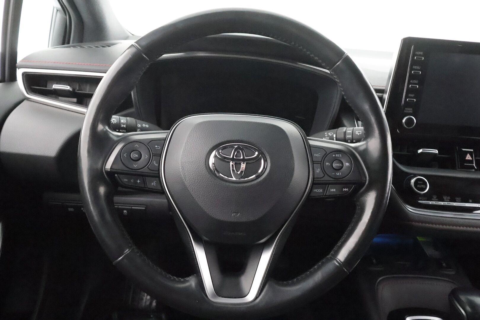 Toyota Corolla 2019 1,8 Hybrid Premium * ACC / HUD / Sporttipenkit / P.Kamera / LED / Keyless / Lohko+Sisä / Ratinlämmitin * - Kahdet renkaat aluvanteilla / Juuri huollettu ja katsastettu - HULLUT AVAJAISHULINAT KORKOTARJOUS 3,29 %