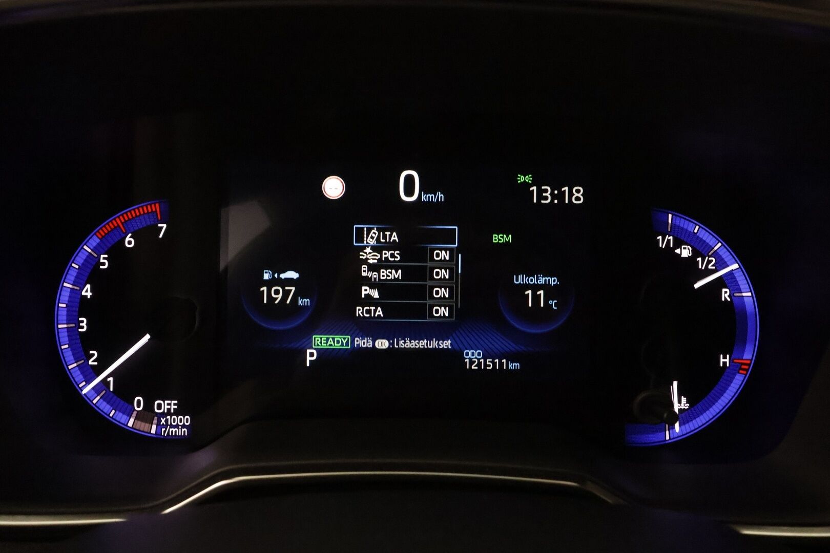 Toyota Corolla 2019 Hatchback 1,8 Hybrid Premium - Kahdet renkaat aluvanteilla / Juuri huollettu ja katsastettu