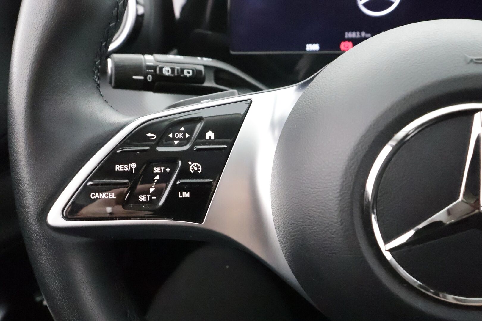 Mercedes-Benz C 2023 300 e T A Business / Suomiauto / 1-Omistaja / Vakkari / Peruutuskamera / Vetokoukku / Lämmitettävä ohjauspyörä / Osanahkaverhoilu