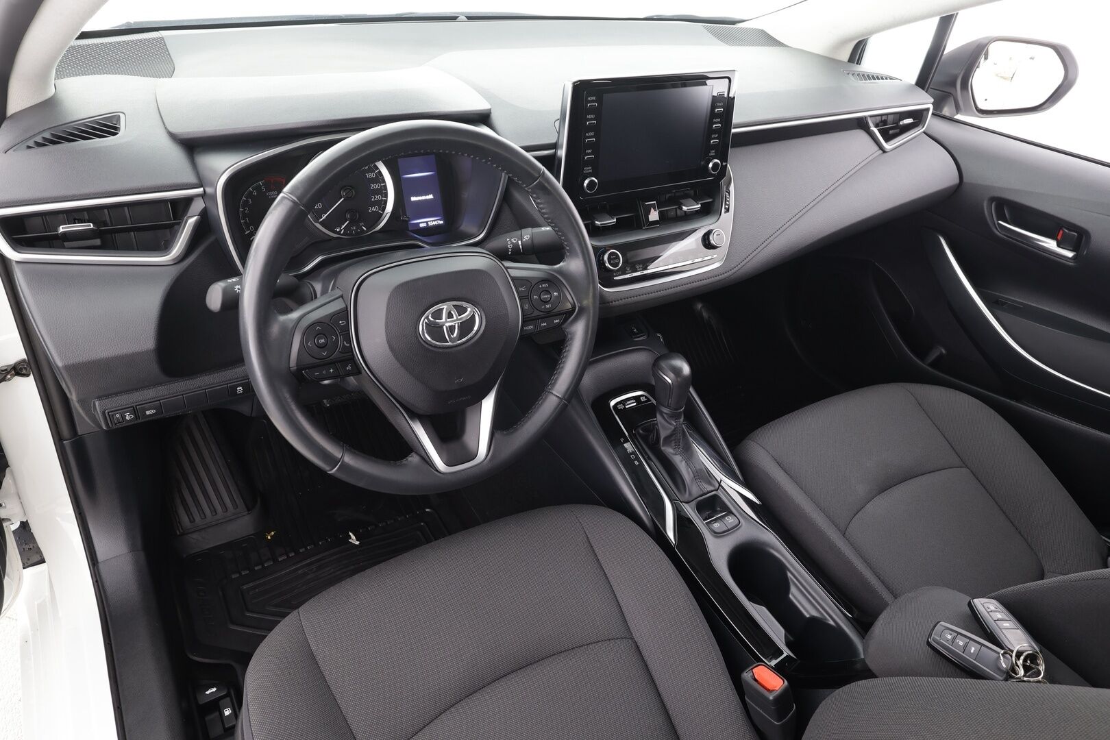 Toyota Corolla 2022 Sedan 1,8 Hybrid Life - | ACC | LTA | P.kamera | Merkkihuollot | Lohko + sisälämmitin | Apple & Android | Bluetooth | Aut. pitkät | PCS | RSA | 2x renkaat | Suomiauto | 