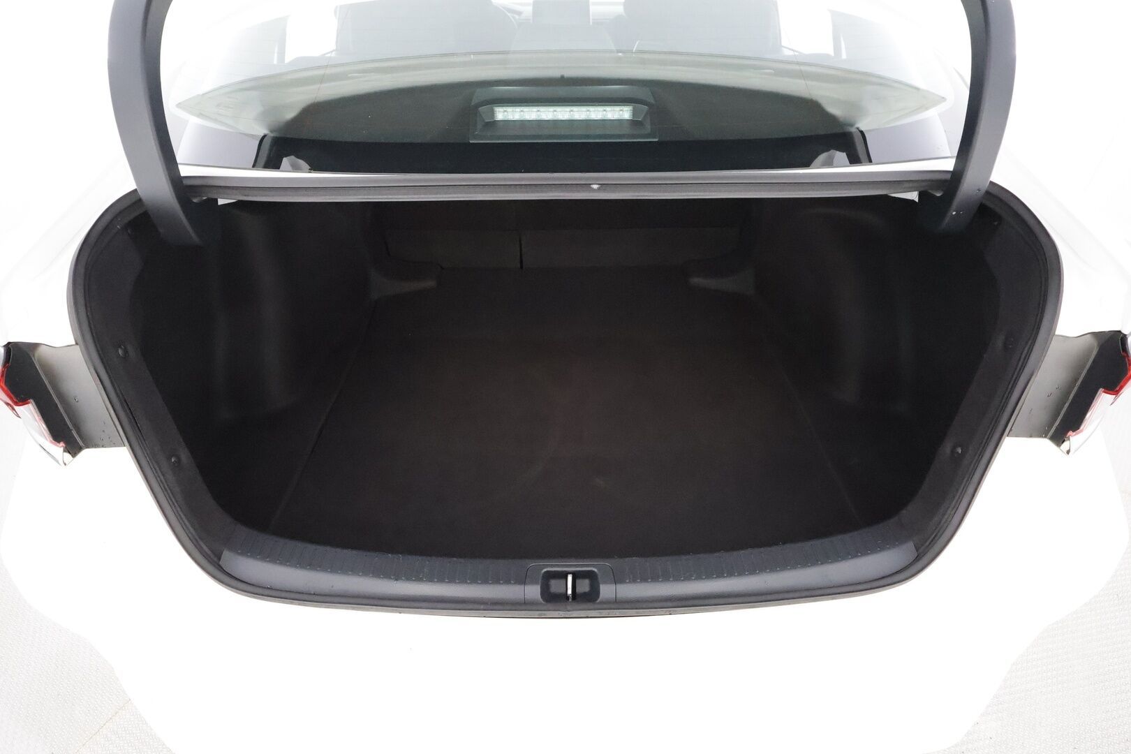 Toyota Corolla 2022 Sedan 1,8 Hybrid Life - | ACC | LTA | P.kamera | Merkkihuollot | Lohko + sisälämmitin | Apple & Android | Bluetooth | Aut. pitkät | PCS | RSA | 2x renkaat | Suomiauto | 