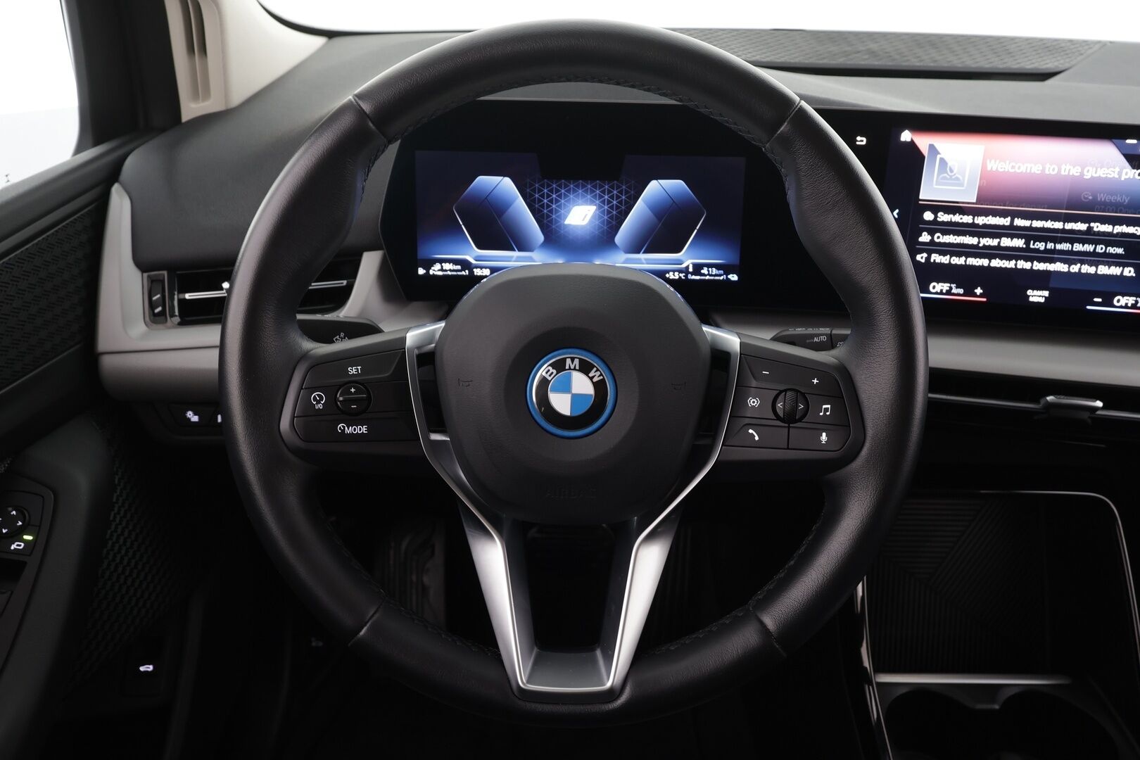 BMW 225 2023 U06 Active Tourer 225e xDrive Charged Edition * Vakkari / P.kamera / LED / Navi / Kaistavahti / Sähköluukku * - 1.Om Suomi-auto / Akku kuntotarkastettu SoH 95,9% / Kahdet renkaat aluvanteilla / Merkkihuollettu