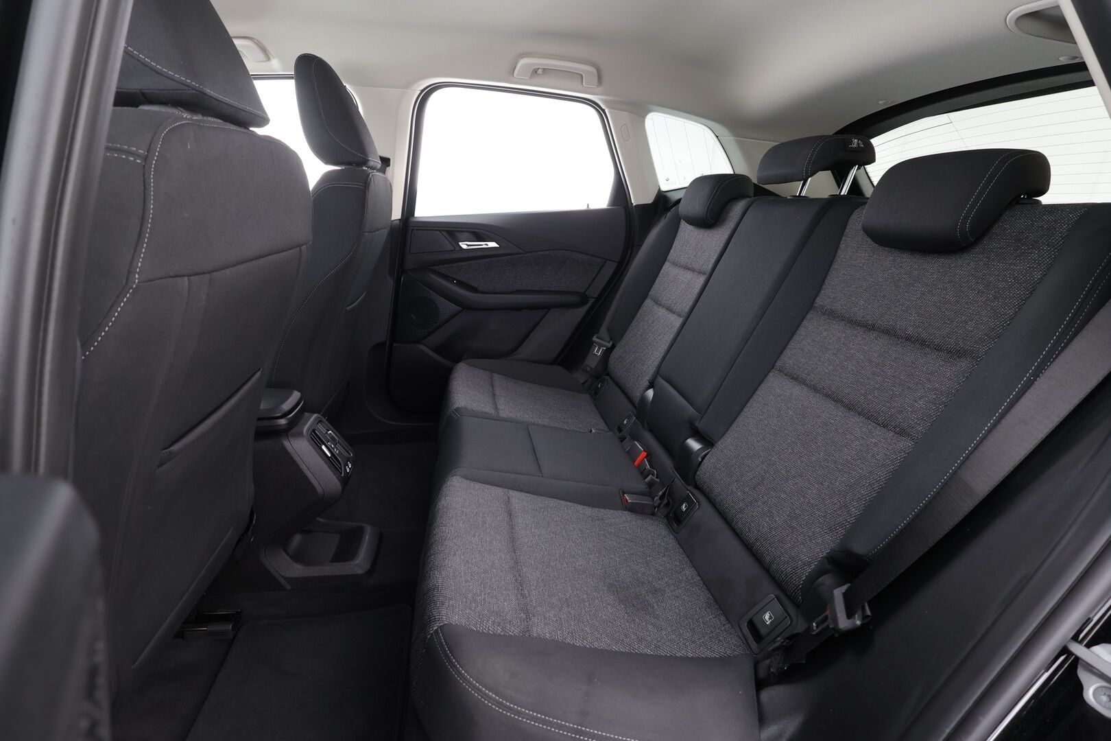 BMW 225 2023 U06 Active Tourer 225e xDrive Charged Edition * Vakkari / P.kamera / LED / Navi / Kaistavahti / Sähköluukku * - 1.Om Suomi-auto / Akku kuntotarkastettu SoH 95,9% / Kahdet renkaat aluvanteilla / Merkkihuollettu - HULLUT AVAJAISHULINAT KORKOTARJOUS 3,29 %