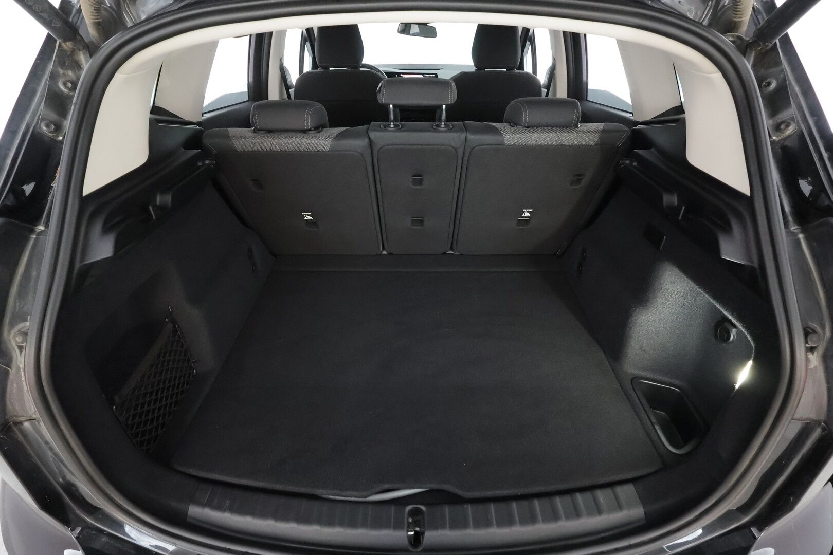 BMW 225 2023 U06 Active Tourer 225e xDrive Charged Edition * Vakkari / P.kamera / LED / Navi / Kaistavahti / Sähköluukku * - 1.Om Suomi-auto / Akku kuntotarkastettu SoH 95,9% / Kahdet renkaat aluvanteilla / Merkkihuollettu - HULLUT AVAJAISHULINAT KORKOTARJOUS 3,29 %