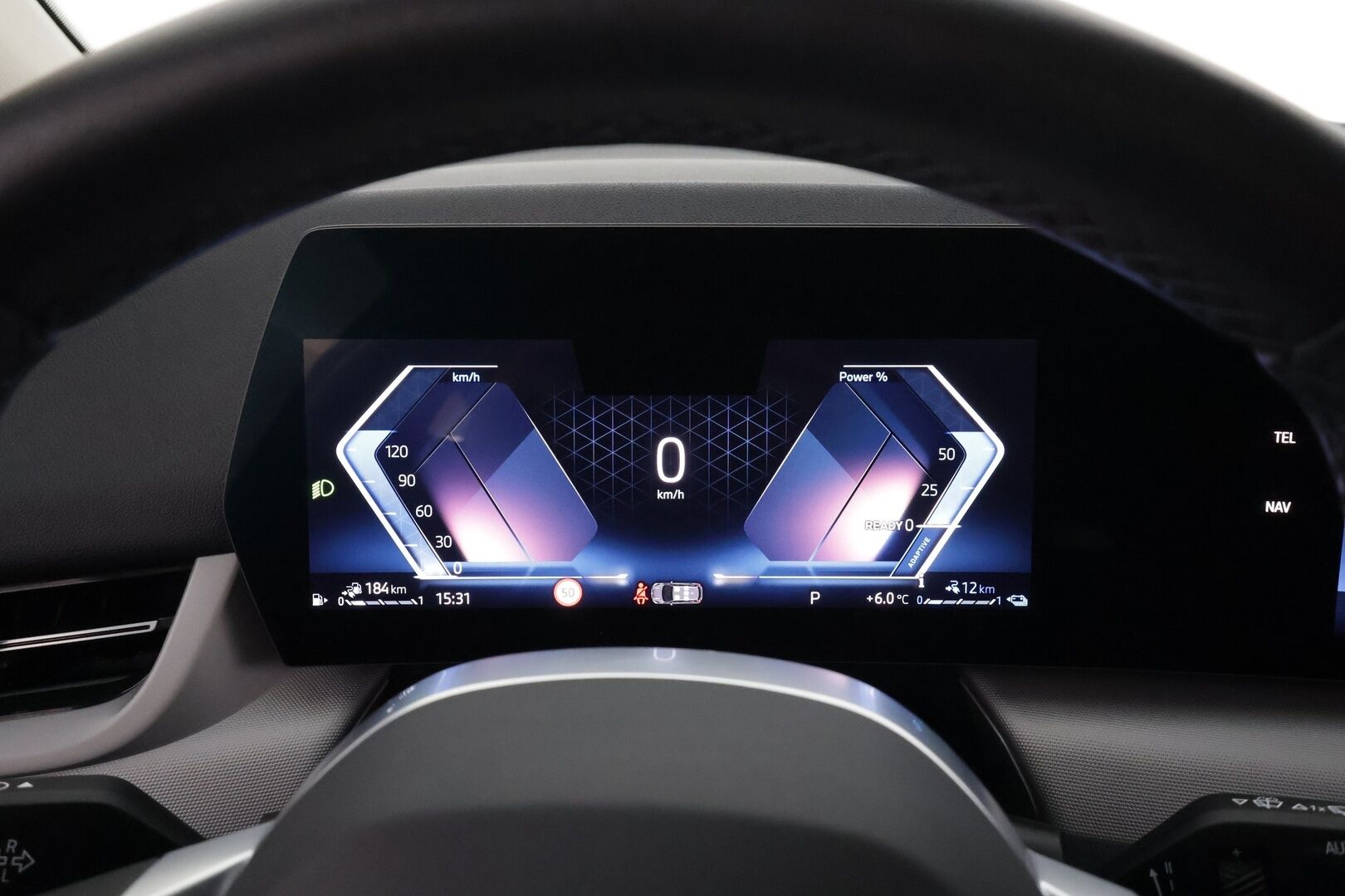 BMW 225 2023 U06 Active Tourer 225e xDrive Charged Edition * Vakkari / P.kamera / LED / Navi / Kaistavahti / Sähköluukku * - 1.Om Suomi-auto / Akku kuntotarkastettu SoH 95,9% / Kahdet renkaat aluvanteilla / Merkkihuollettu - HULLUT AVAJAISHULINAT KORKOTARJOUS 3,29 %