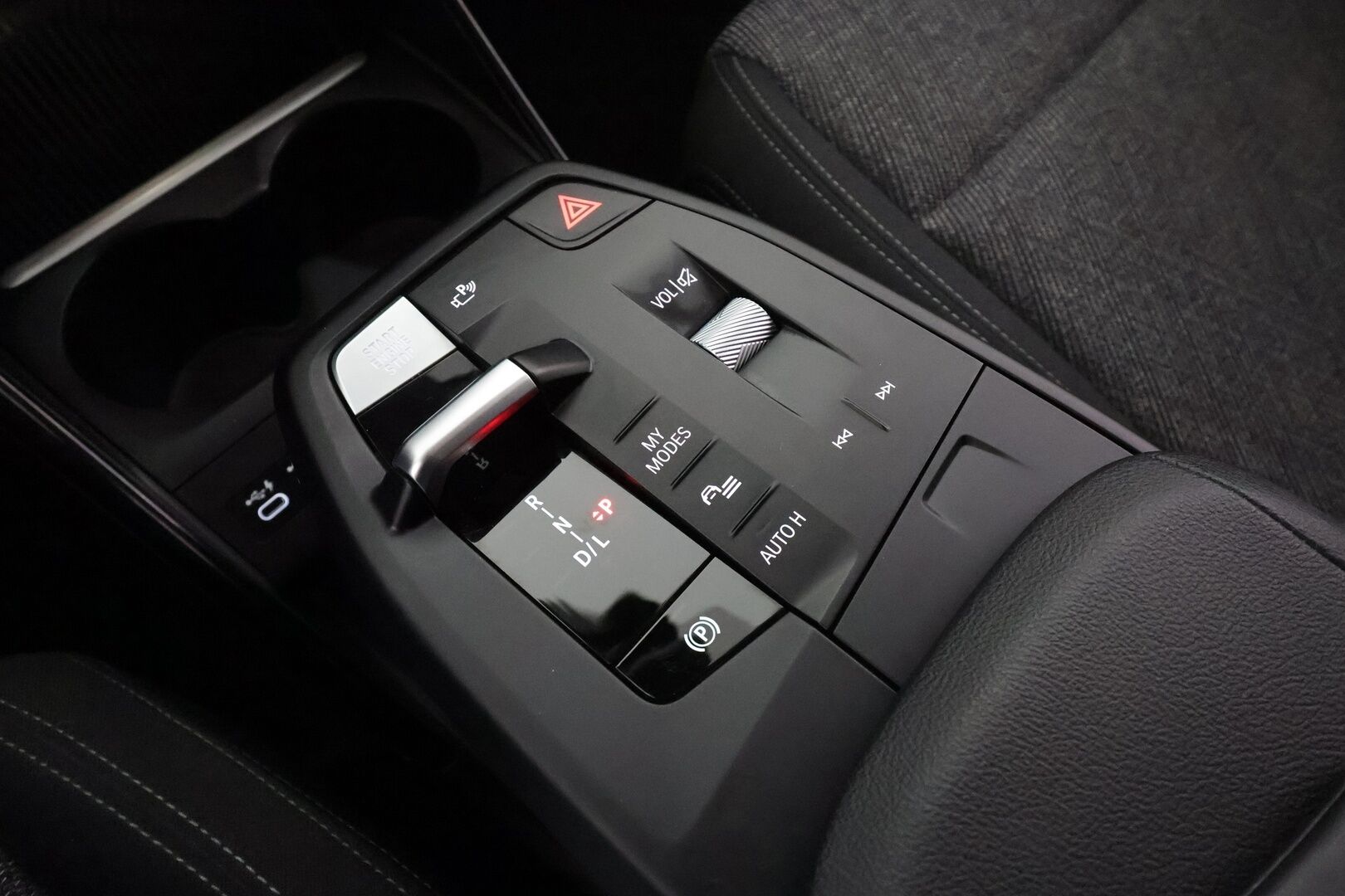 BMW 225 2023 U06 Active Tourer 225e xDrive Charged Edition * Vakkari / P.kamera / LED / Navi / Kaistavahti / Sähköluukku * - 1.Om Suomi-auto / Akku kuntotarkastettu SoH 95,9% / Kahdet renkaat aluvanteilla / Merkkihuollettu