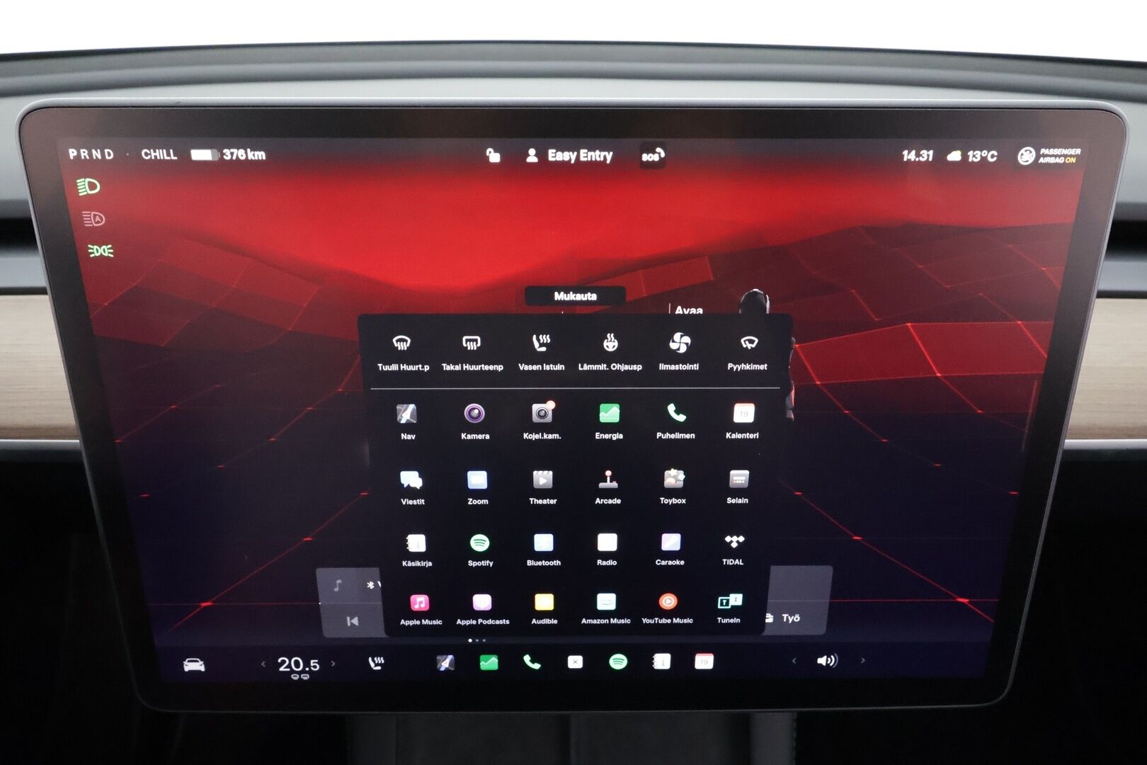 Tesla Model Y 2023 Long Range * Koukku / ILP / Lasikatto / Matrix LED / P.kamera / Premium Audio / Ratinlämmitin * - 1.Om Suomi-auto / Kahdet renkaat aluvanteilla