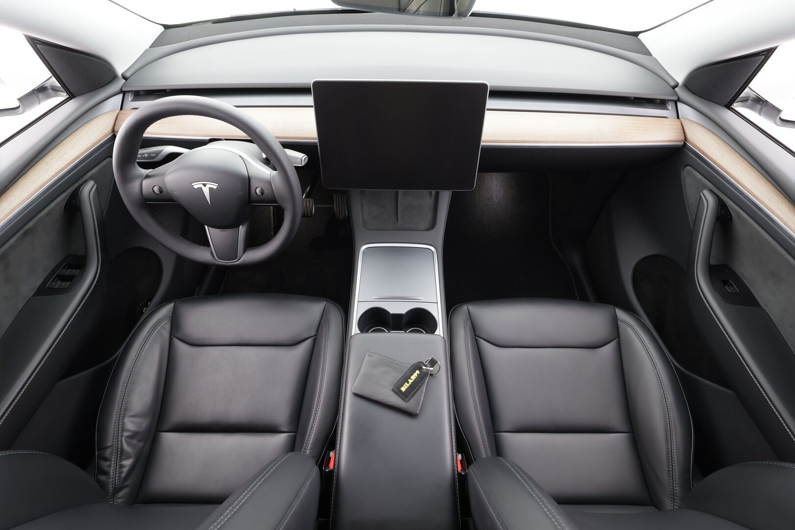 Tesla Model Y 2023 Long Range * Koukku / ILP / Lasikatto / Matrix LED / P.kamera / Premium Audio / Ratinlämmitin * - 1.Om Suomi-auto / Kahdet renkaat aluvanteilla