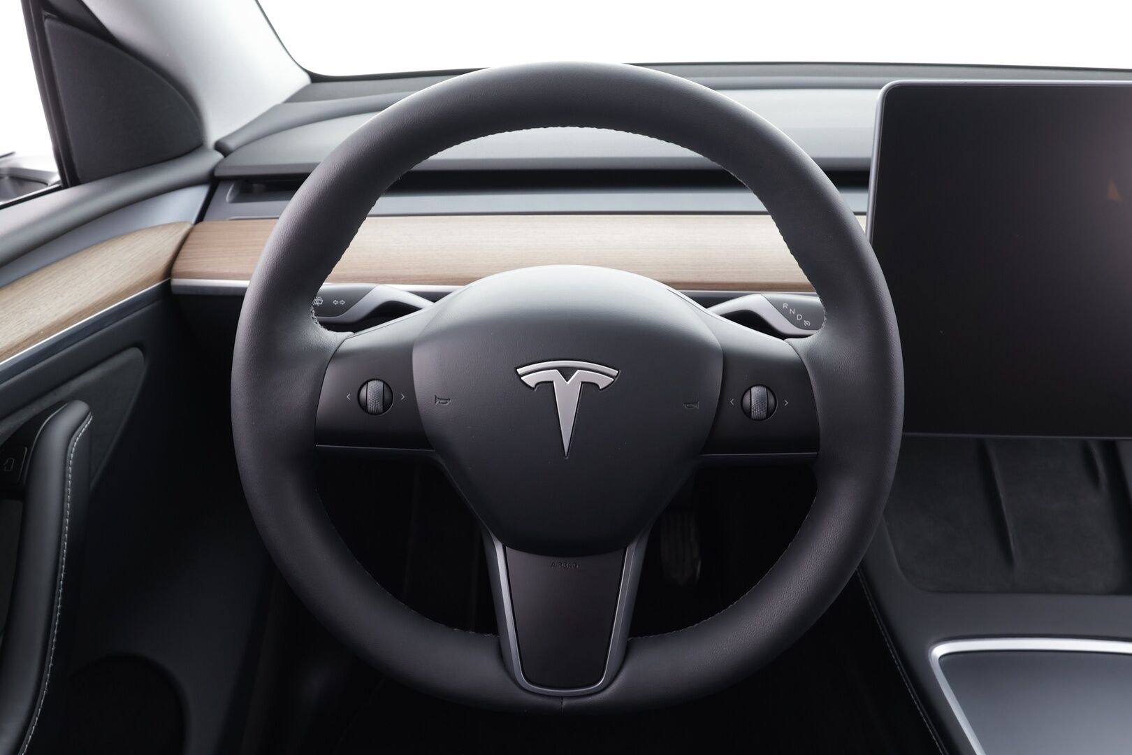Tesla Model Y 2023 Long Range * Koukku / ILP / Lasikatto / Matrix LED / P.kamera / Premium Audio / Ratinlämmitin * - 1.Om Suomi-auto / Kahdet renkaat aluvanteilla