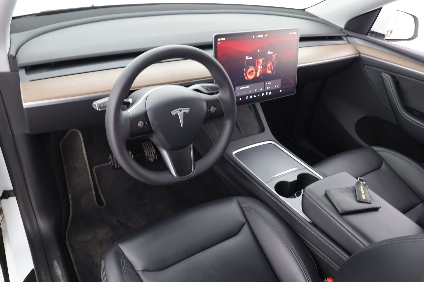 Tesla Model Y 2023 Long Range * Koukku / ILP / Lasikatto / Matrix LED / P.kamera / Premium Audio / Ratinlämmitin * - 1.Om Suomi-auto / Kahdet renkaat aluvanteilla