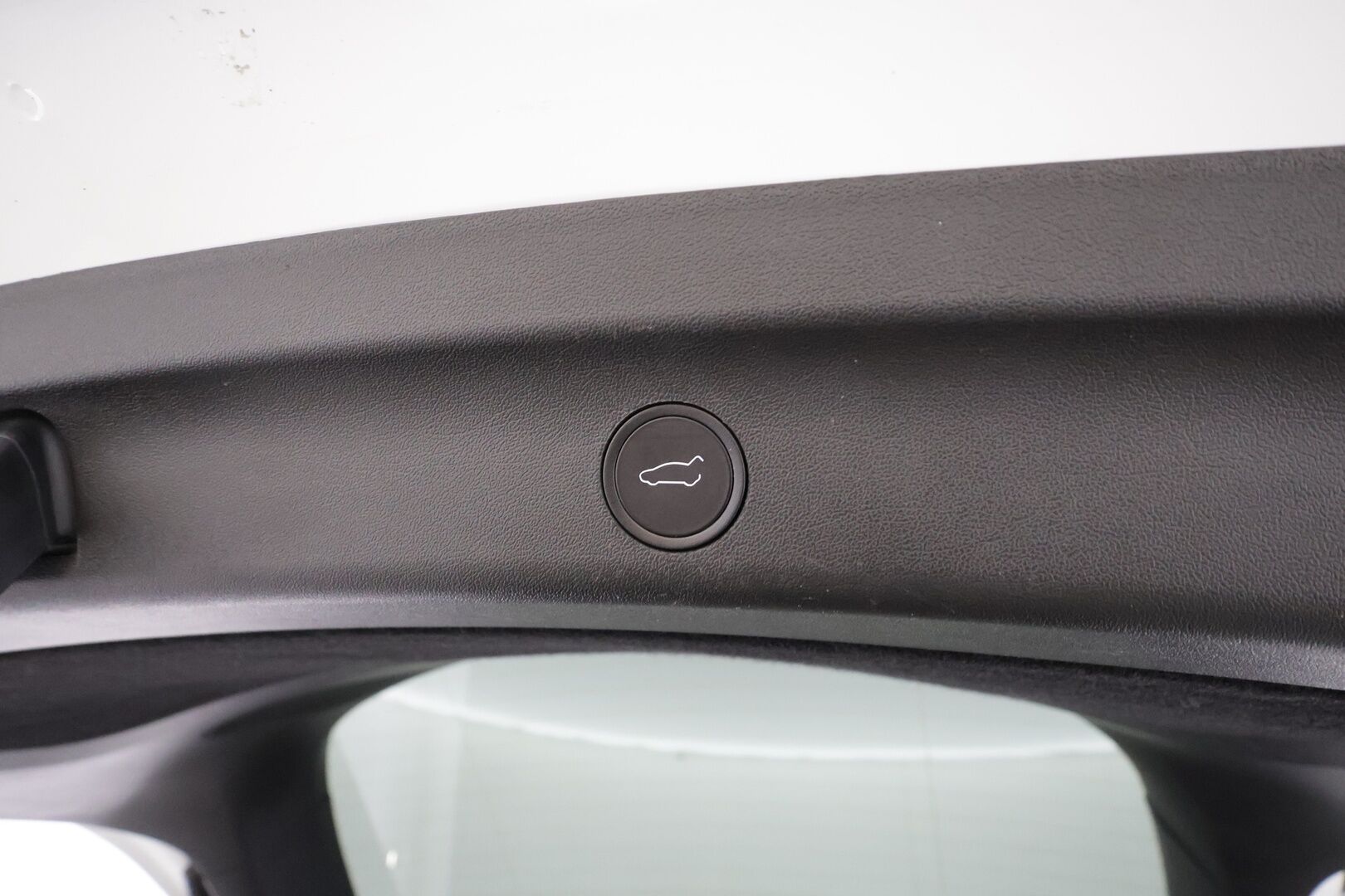 Tesla Model Y 2023 Long Range * Koukku / ILP / Lasikatto / Matrix LED / P.kamera / Premium Audio / Ratinlämmitin * - 1.Om Suomi-auto / Kahdet renkaat aluvanteilla