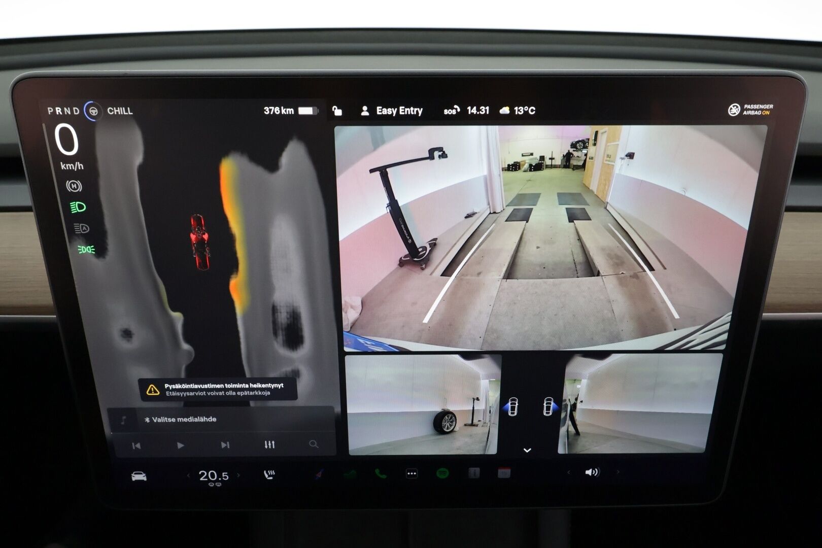 Tesla Model Y 2023 Long Range * Koukku / ILP / Lasikatto / Matrix LED / P.kamera / Premium Audio / Ratinlämmitin * - 1.Om Suomi-auto / Kahdet renkaat aluvanteilla