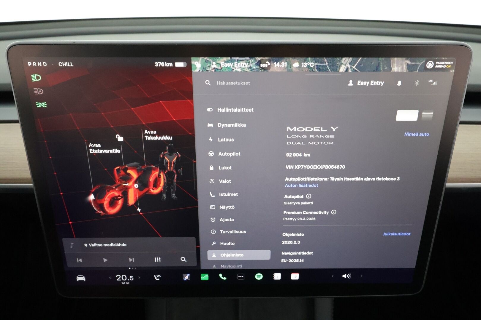 Tesla Model Y 2023 Long Range * Koukku / ILP / Lasikatto / Matrix LED / P.kamera / Premium Audio / Ratinlämmitin * - 1.Om Suomi-auto / Kahdet renkaat aluvanteilla