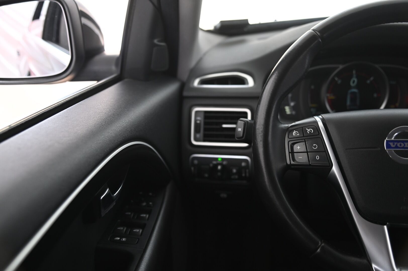 Volvo V70 2016 V70 Farmari (AC) 4ov 1969cm3 A - MYYDÄÄN HUUTOKAUPAT.COM