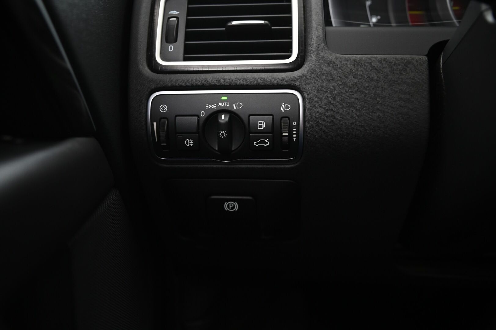 Volvo V70 2016 V70 Farmari (AC) 4ov 1969cm3 A - MYYDÄÄN HUUTOKAUPAT.COM