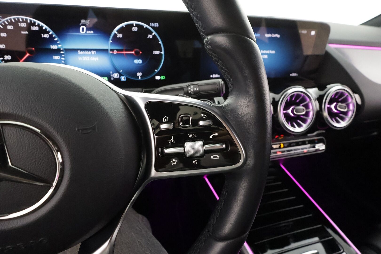 Mercedes-Benz EQA 2023 300 4MATIC Business * Distronic+ / P.kamera / Muistipenkit / Koukku / Widescreen / KeylessGo / Sähköluukku / Navi * - Suomi-auto / Kahdet renkaat aluvanteilla / Merkkihuollettu