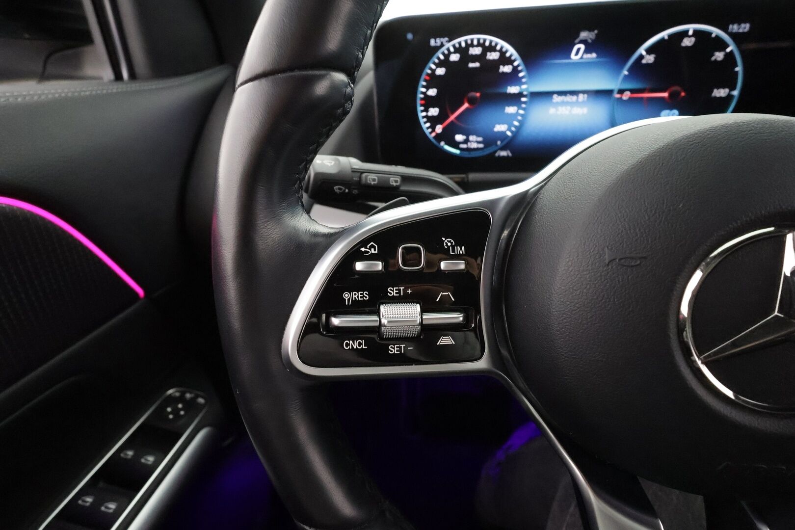 Mercedes-Benz EQA 2023 300 4MATIC Business * Distronic+ / P.kamera / Muistipenkit / Koukku / Widescreen / KeylessGo / Sähköluukku / Navi * - Suomi-auto / Kahdet renkaat aluvanteilla / Merkkihuollettu