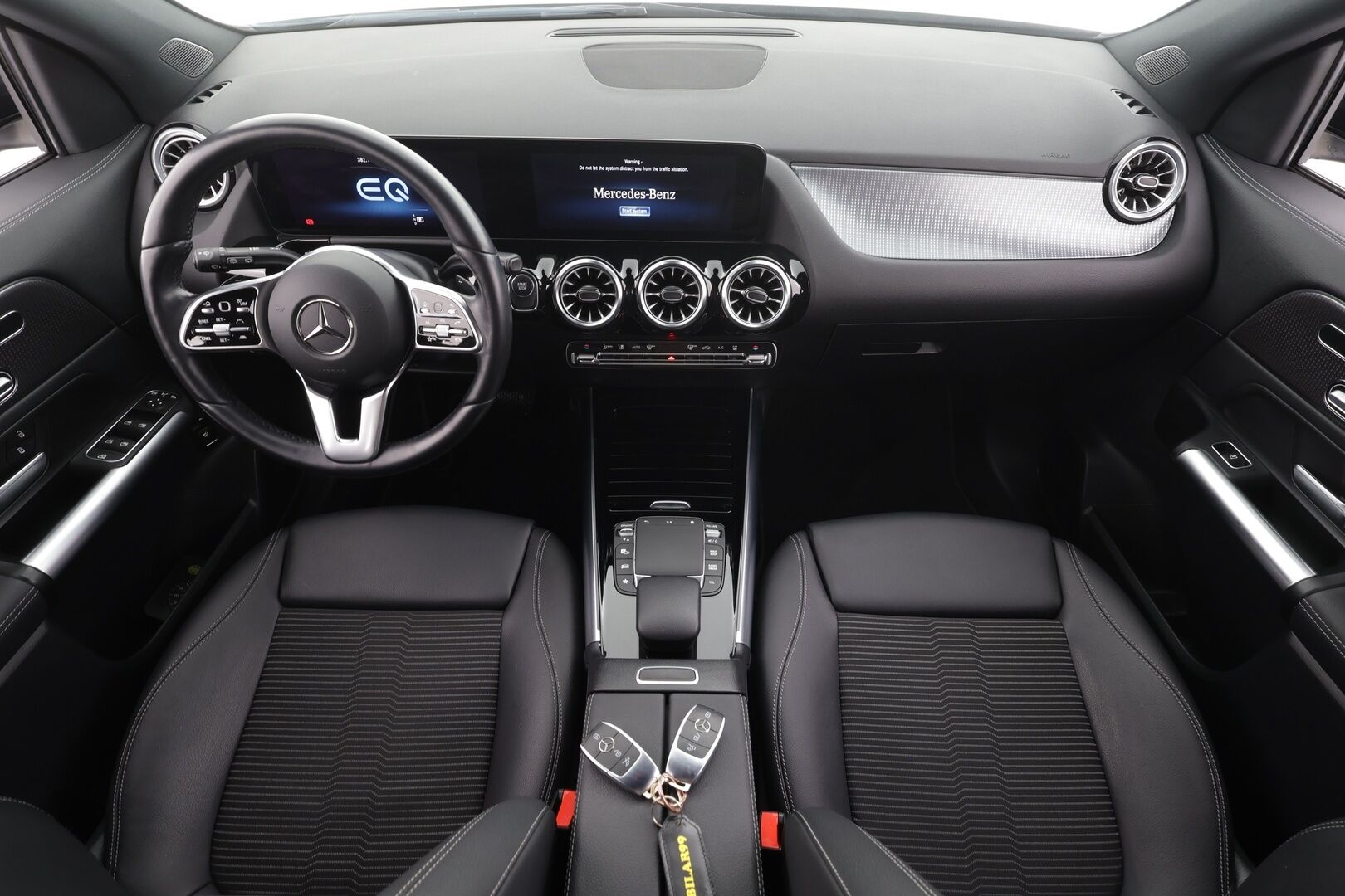 Mercedes-Benz EQA 2023 300 4MATIC Business * Distronic+ / P.kamera / Muistipenkit / Koukku / Widescreen / KeylessGo / Sähköluukku / Navi * - Suomi-auto / Kahdet renkaat aluvanteilla / Merkkihuollettu