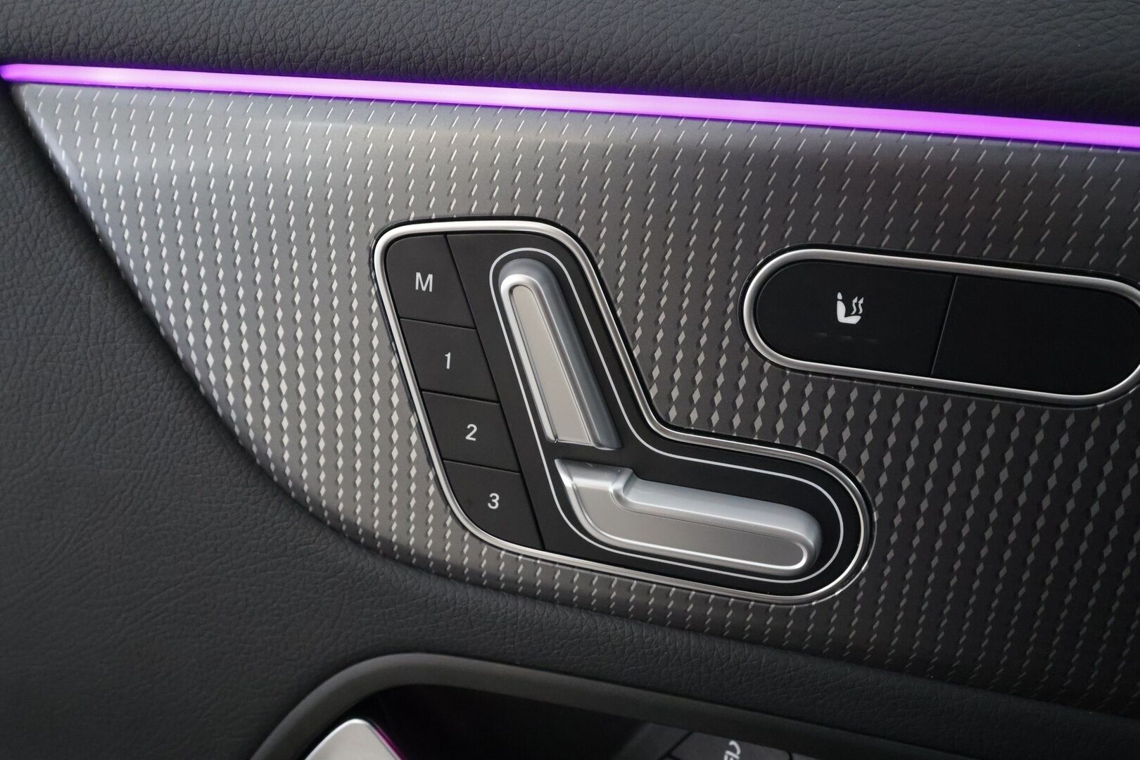 Mercedes-Benz EQA 2023 300 4MATIC Business * Distronic+ / P.kamera / Muistipenkit / Koukku / Widescreen / KeylessGo / Sähköluukku / Navi * - Suomi-auto / Kahdet renkaat aluvanteilla / Merkkihuollettu