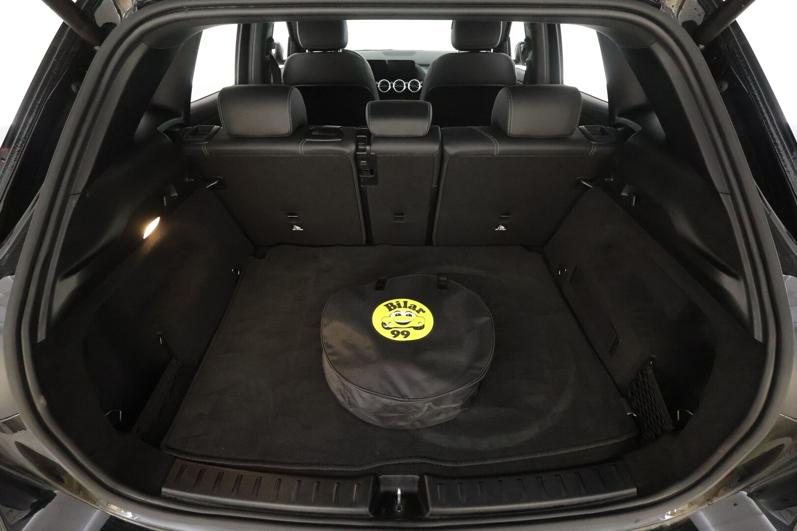 Mercedes-Benz EQA 2023 300 4MATIC Business * Distronic+ / P.kamera / Muistipenkit / Koukku / Widescreen / KeylessGo / Sähköluukku / Navi * - Suomi-auto / Kahdet renkaat aluvanteilla / Merkkihuollettu