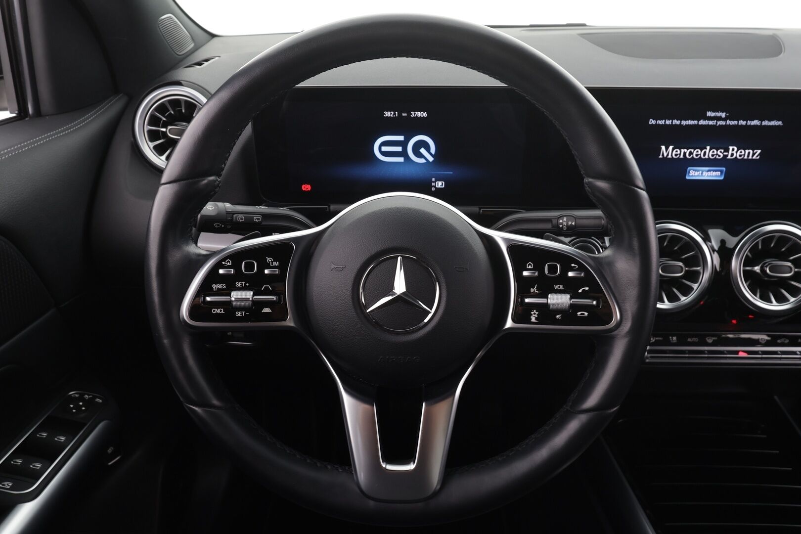 Mercedes-Benz EQA 2023 300 4MATIC Business * Distronic+ / P.kamera / Muistipenkit / Koukku / Widescreen / KeylessGo / Sähköluukku / Navi * - Suomi-auto / Kahdet renkaat aluvanteilla / Merkkihuollettu