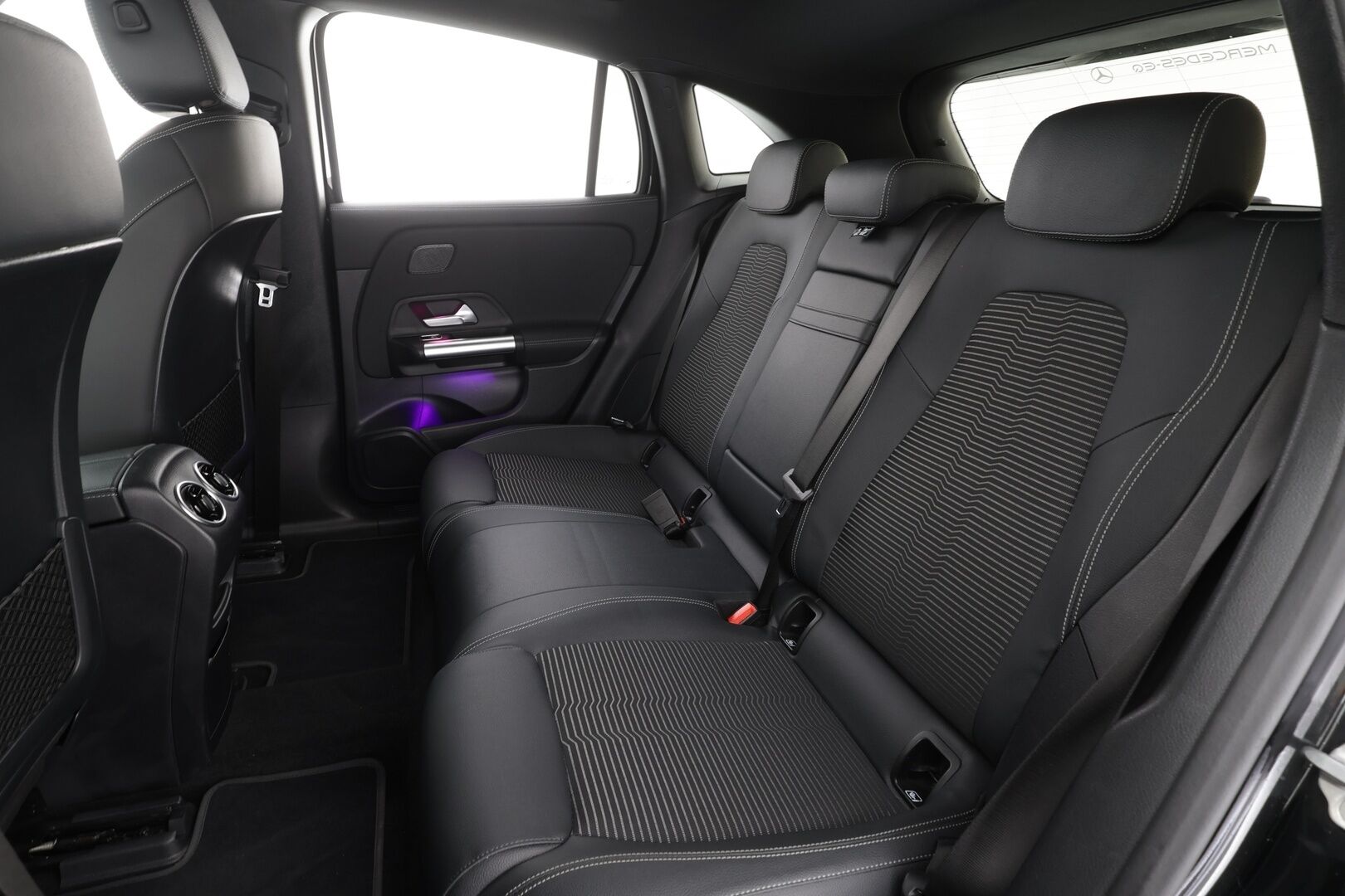 Mercedes-Benz EQA 2023 300 4MATIC Business * Distronic+ / P.kamera / Muistipenkit / Koukku / Widescreen / KeylessGo / Sähköluukku / Navi * - Suomi-auto / Kahdet renkaat aluvanteilla / Merkkihuollettu