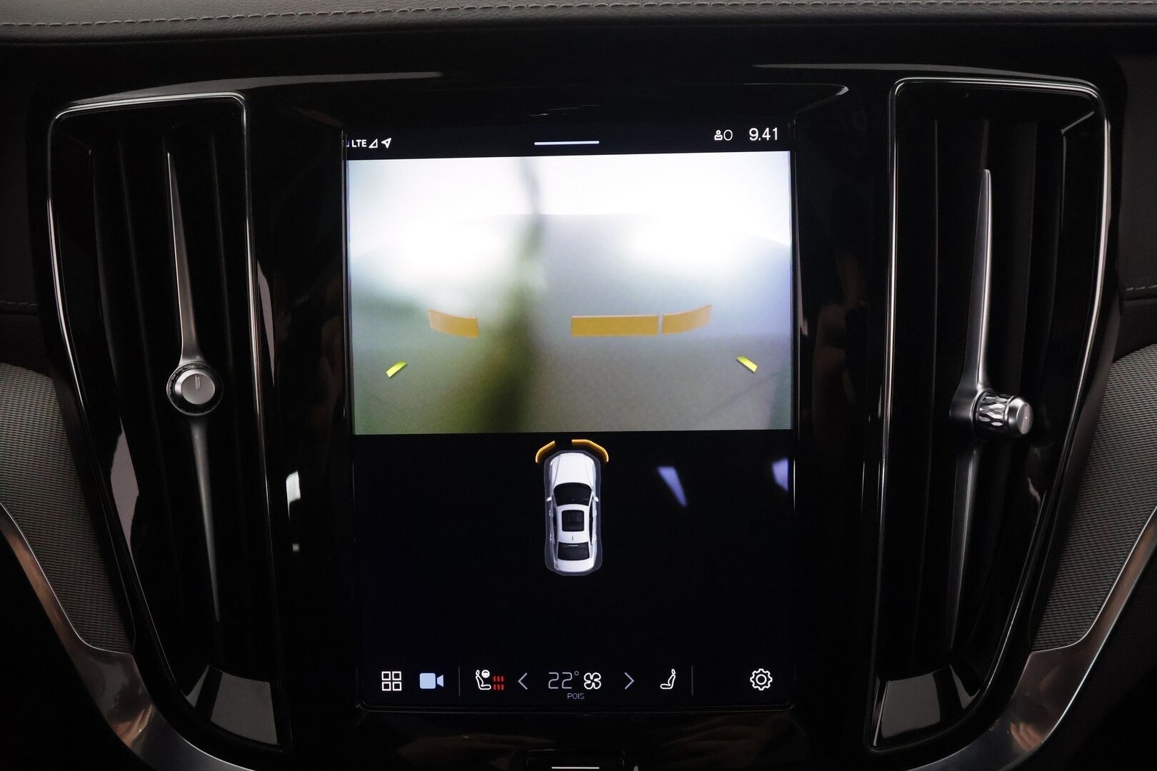 Volvo S60 2023 T8 AWD Long Range High Performance Ultimate Dark aut * ACC / 360° / Muistipenkit / Full LED / Panorama / H&K / Koukku * - HUD / Keyless / 1.Om Suomi-auto / Akku kuntotarkastettu SoH 98,1% / Kahdet renkaat aluvanteilla / Merkkihuollettu / Supervarusteet