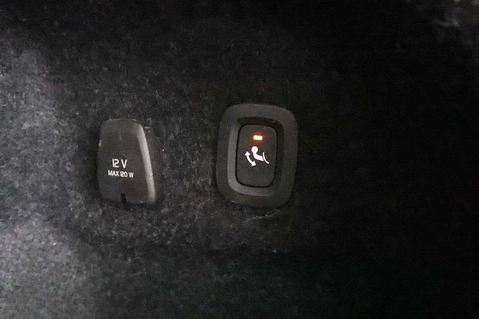 Volvo S60 2023 T8 AWD Long Range High Performance Ultimate Dark aut * ACC / 360° / Muistipenkit / Full LED / Panorama / H&K / Koukku * - HUD / Keyless / 1.Om Suomi-auto / Kahdet renkaat aluvanteilla / Merkkihuollettu / Supervarusteet