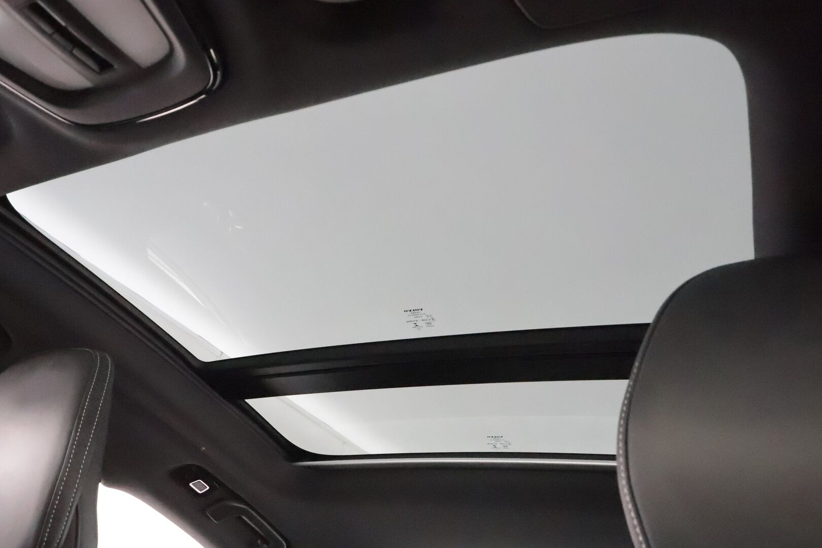 Volvo S60 2023 T8 AWD Long Range High Performance Ultimate Dark aut * ACC / 360° / Muistipenkit / Full LED / Panorama / H&K / Koukku * - HUD / Keyless / 1.Om Suomi-auto / Akku kuntotarkastettu SoH 98,1% / Kahdet renkaat aluvanteilla / Merkkihuollettu / Supervarusteet - HULLUT AVAJAISHULINAT KORKOTARJOUS 3,29 %