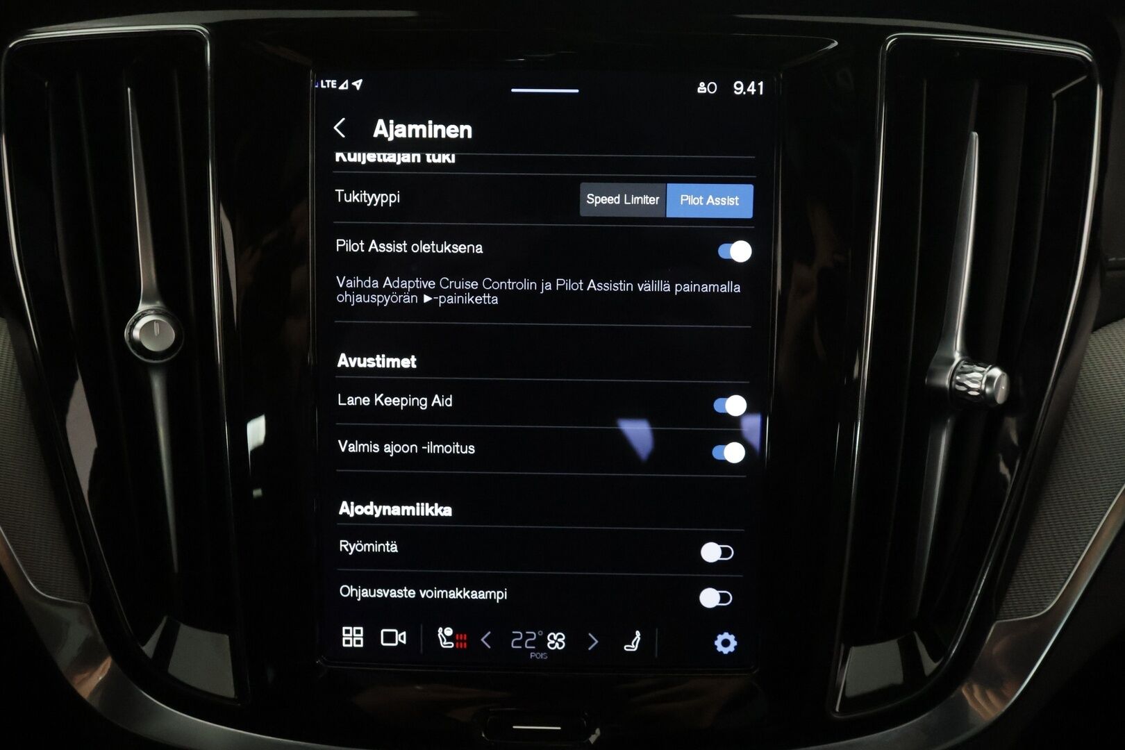 Volvo S60 2023 T8 AWD Long Range High Performance Ultimate Dark aut * ACC / 360° / Muistipenkit / Full LED / Panorama / H&K / Koukku * - HUD / Keyless / 1.Om Suomi-auto / Akku kuntotarkastettu SoH 98,1% / Kahdet renkaat aluvanteilla / Merkkihuollettu / Supervarusteet