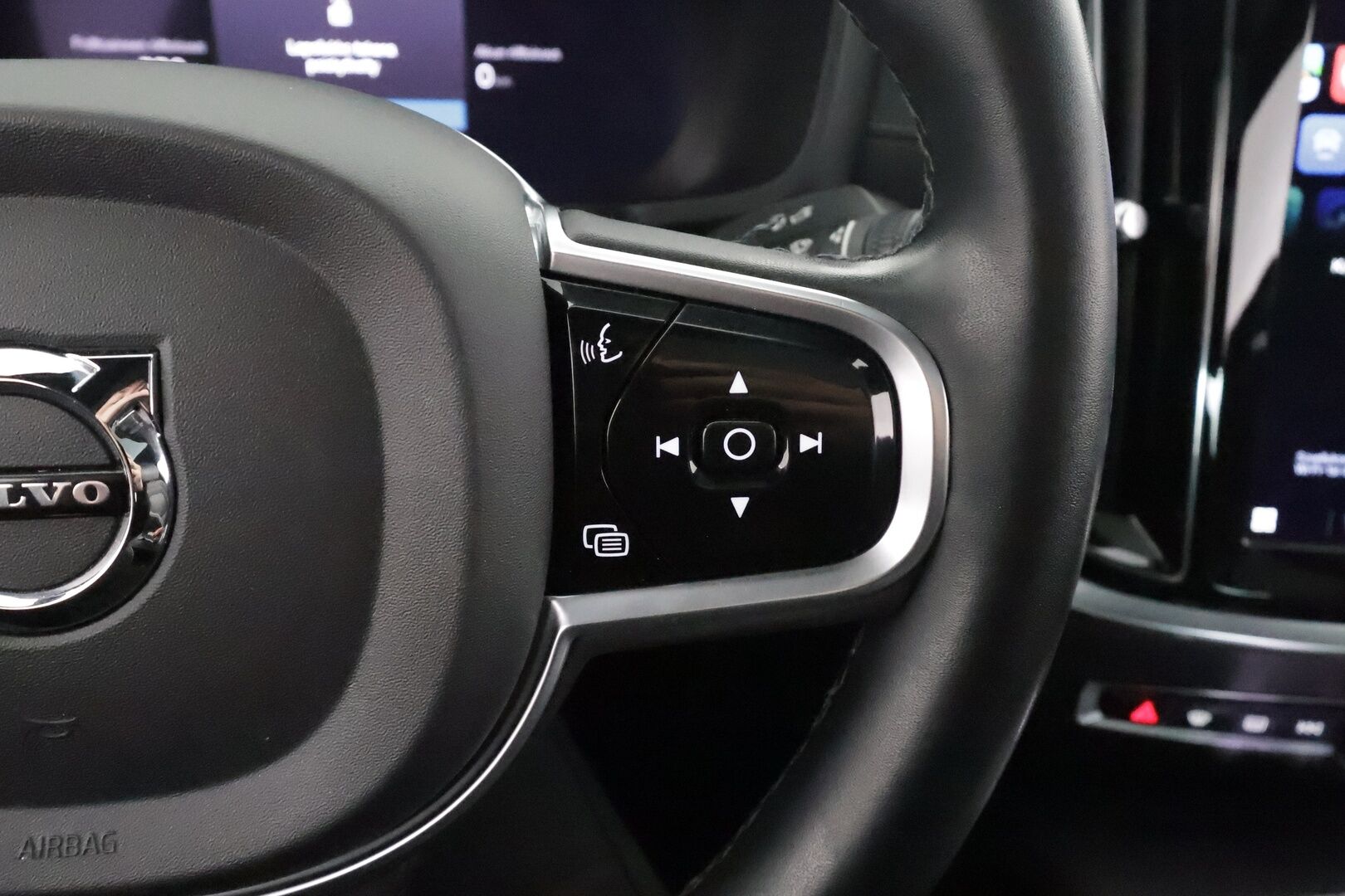 Volvo S60 2023 T8 AWD Long Range High Performance Ultimate Dark aut * ACC / 360° / Muistipenkit / Full LED / Panorama / H&K / Koukku * - HUD / Keyless / 1.Om Suomi-auto / Akku kuntotarkastettu SoH 98,1% / Kahdet renkaat aluvanteilla / Merkkihuollettu / Supervarusteet