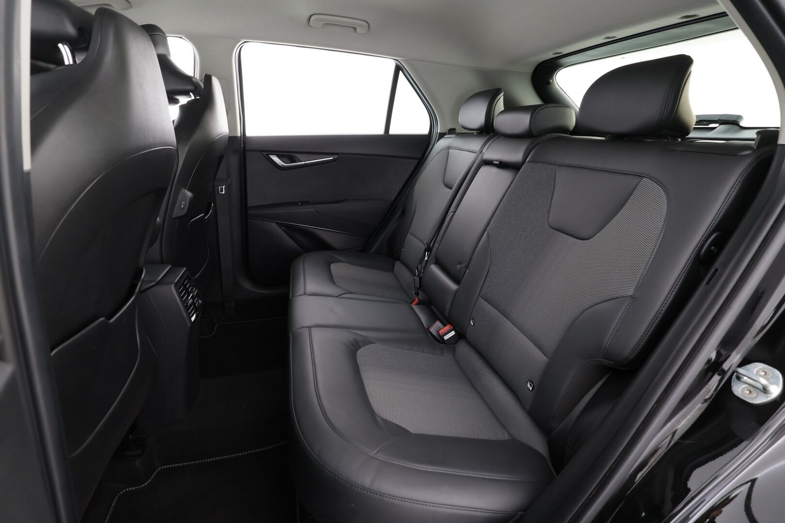 Kia Niro 2023 1,6 GDI Hybrid EX DCT Premium * Adapt.Vakkari / Peruutuskamera / KeylessGo / LED / Navi / Sähköpenkki / Sähköluukku - 1.Om Suomi-auto / Kahdet renkaat aluvanteilla / Merkkihuollettu