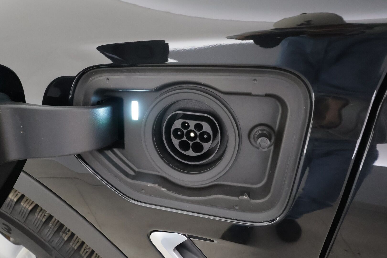 BMW X3 2023 G01 xDrive 30e A Charged Edition * ACC / Koukku / P.Kamera / LED / Sporttinahat / Kaistavahti / Navi * - 1-om Suomi-auto / Kahdet renkaat aluvanteilla / 2x Latauskaapelit