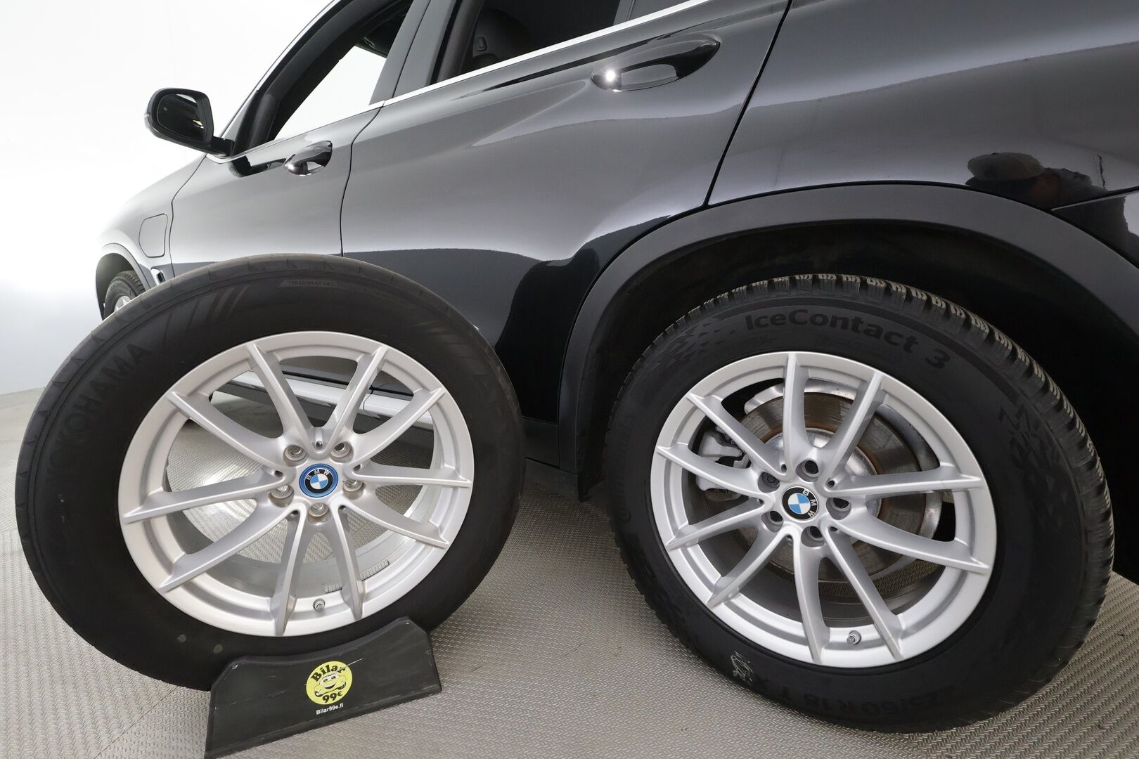 BMW X3 2023 G01 xDrive 30e A Charged Edition * ACC / Koukku / P.Kamera / LED / Sporttinahat / Kaistavahti / Navi * - 1-om Suomi-auto / Kahdet renkaat aluvanteilla / 2x Latauskaapelit