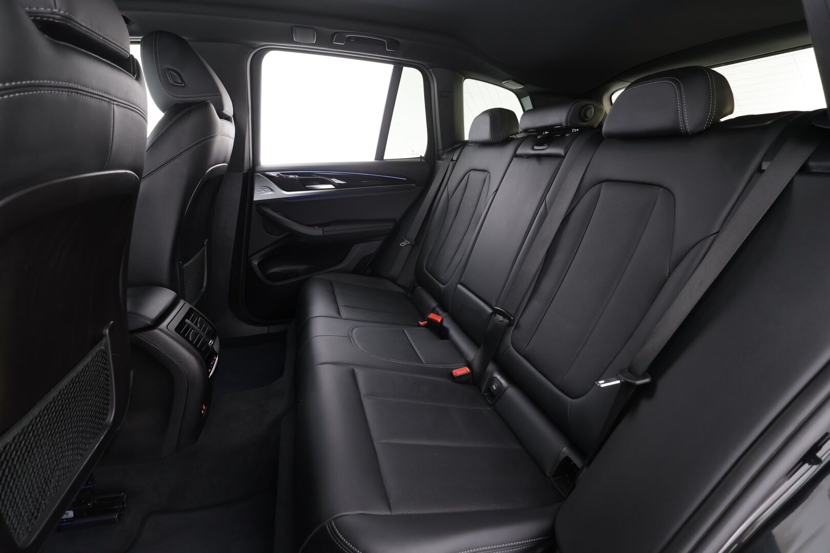 BMW X3 2023 G01 xDrive 30e A Charged Edition * ACC / Koukku / P.Kamera / LED / Sporttinahat / Kaistavahti / Navi * - 1-om Suomi-auto / Kahdet renkaat aluvanteilla / 2x Latauskaapelit