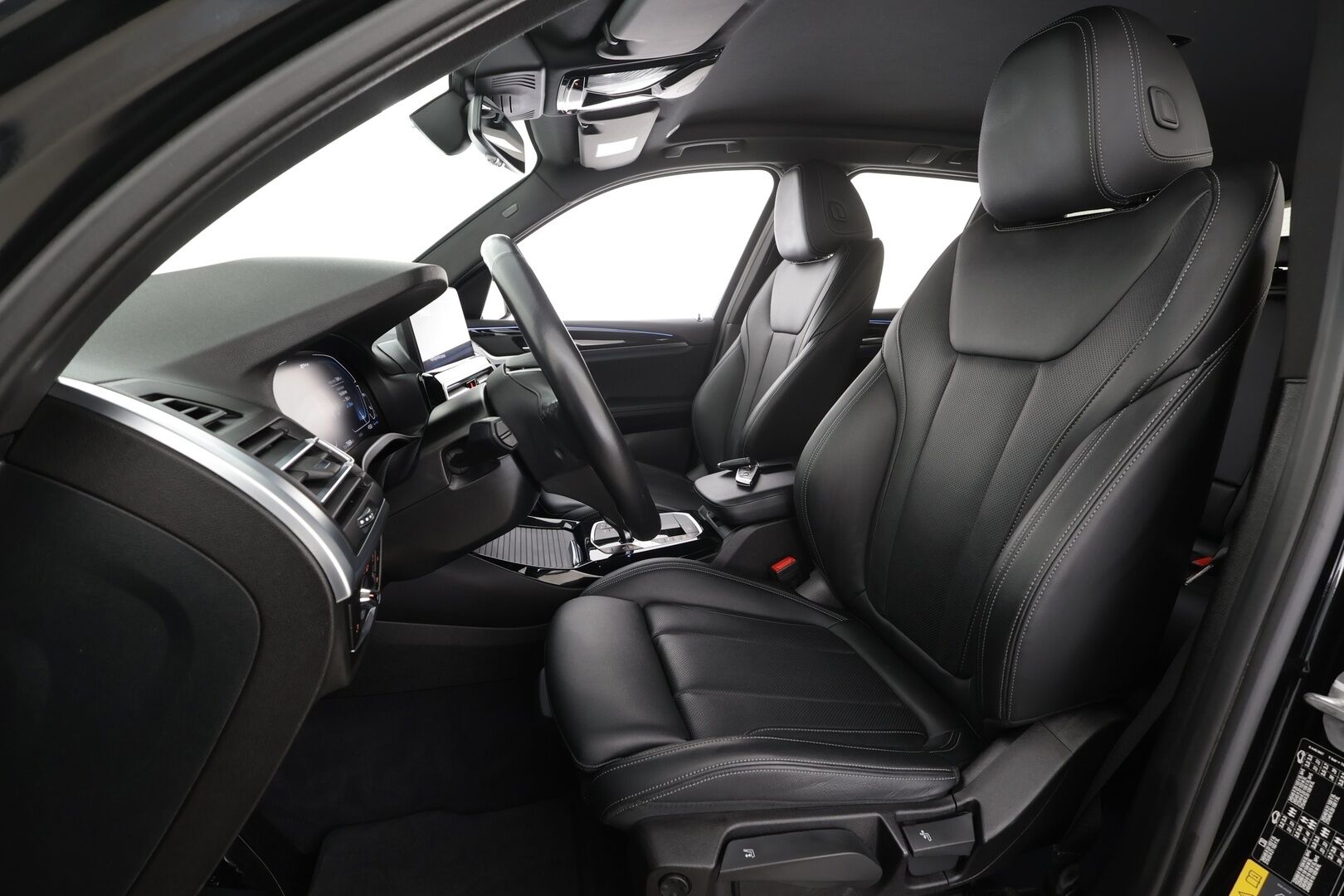 BMW X3 2023 G01 xDrive 30e A Charged Edition * ACC / Koukku / P.Kamera / LED / Sporttinahat / Kaistavahti / Navi * - 1-om Suomi-auto / Kahdet renkaat aluvanteilla / 2x Latauskaapelit