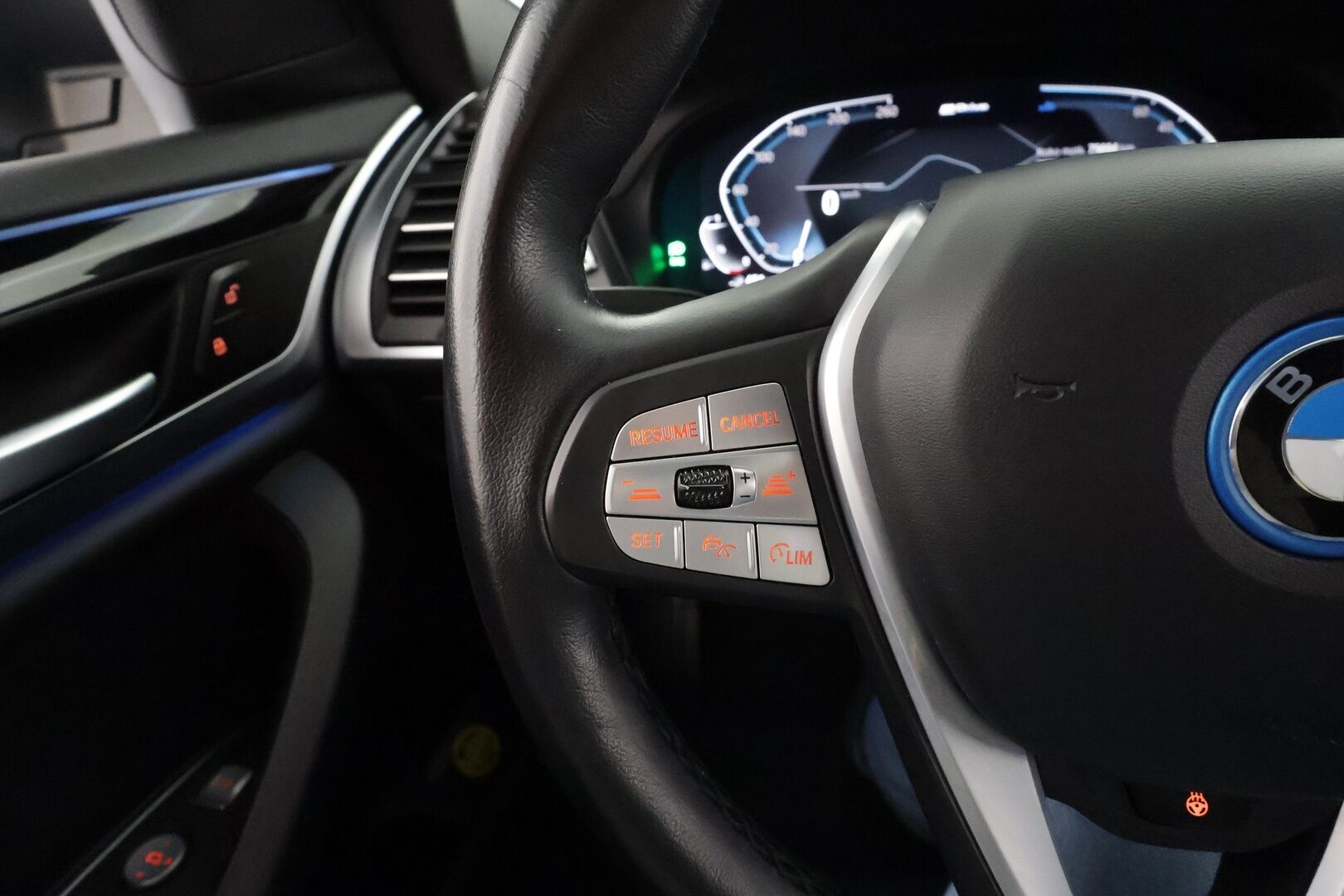 BMW X3 2023 G01 xDrive 30e A Charged Edition * ACC / Koukku / P.Kamera / LED / Sporttinahat / Kaistavahti / Navi * - 1-om Suomi-auto / Kahdet renkaat aluvanteilla / 2x Latauskaapelit